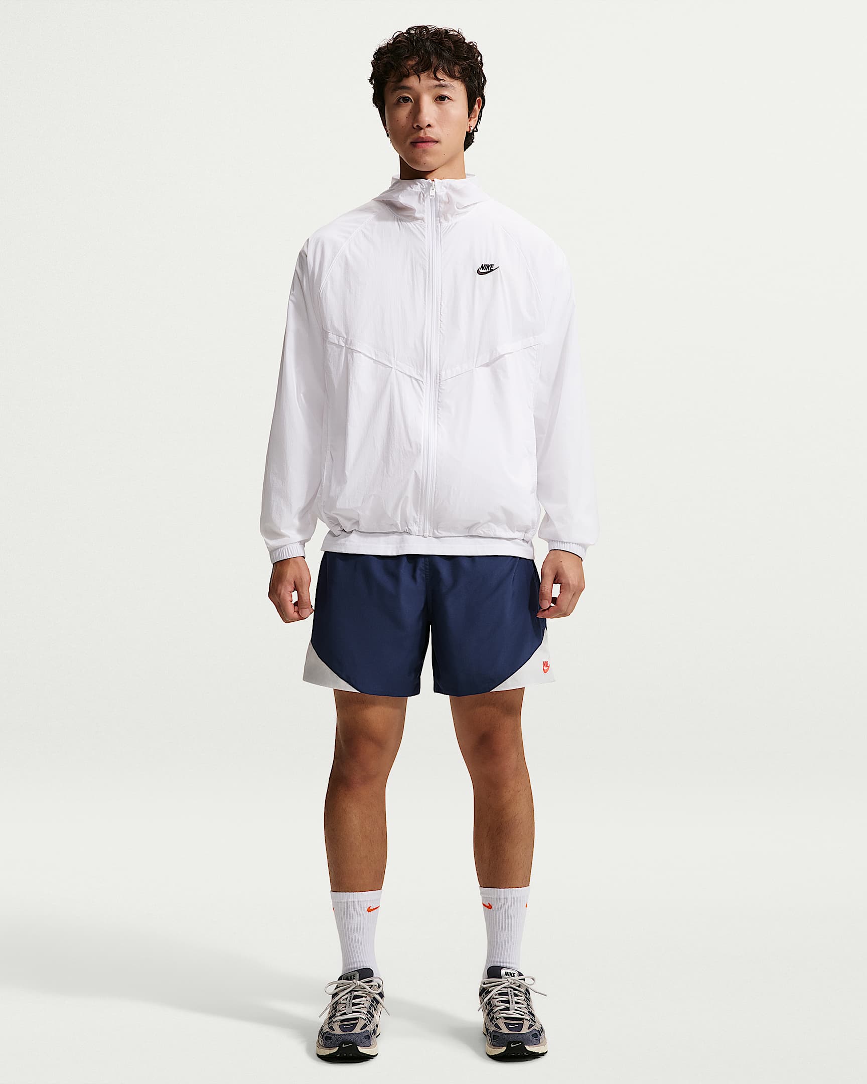 Nike Windrunner 男子轻便型梭织短裤 - 空间蓝/山峰白/浅深红