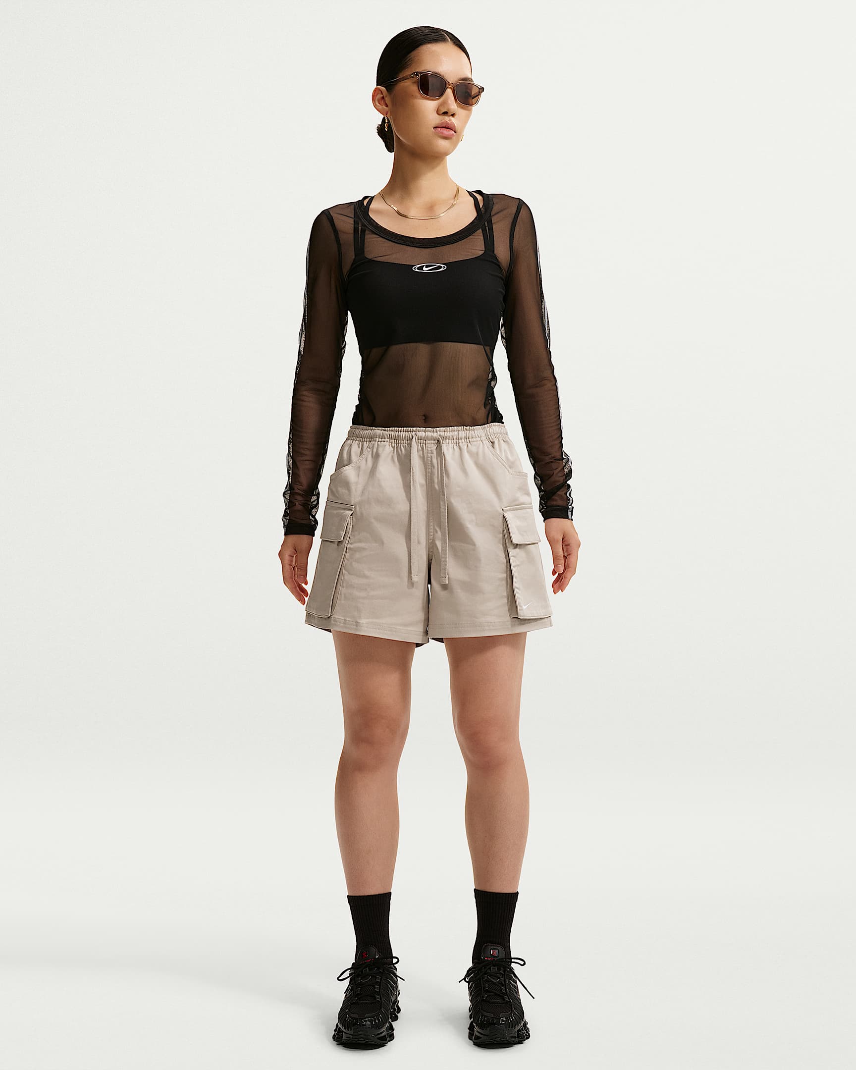 Nike Sportswear 女子宽松中腰梭织工装短裤 - 奶白 II/白色
