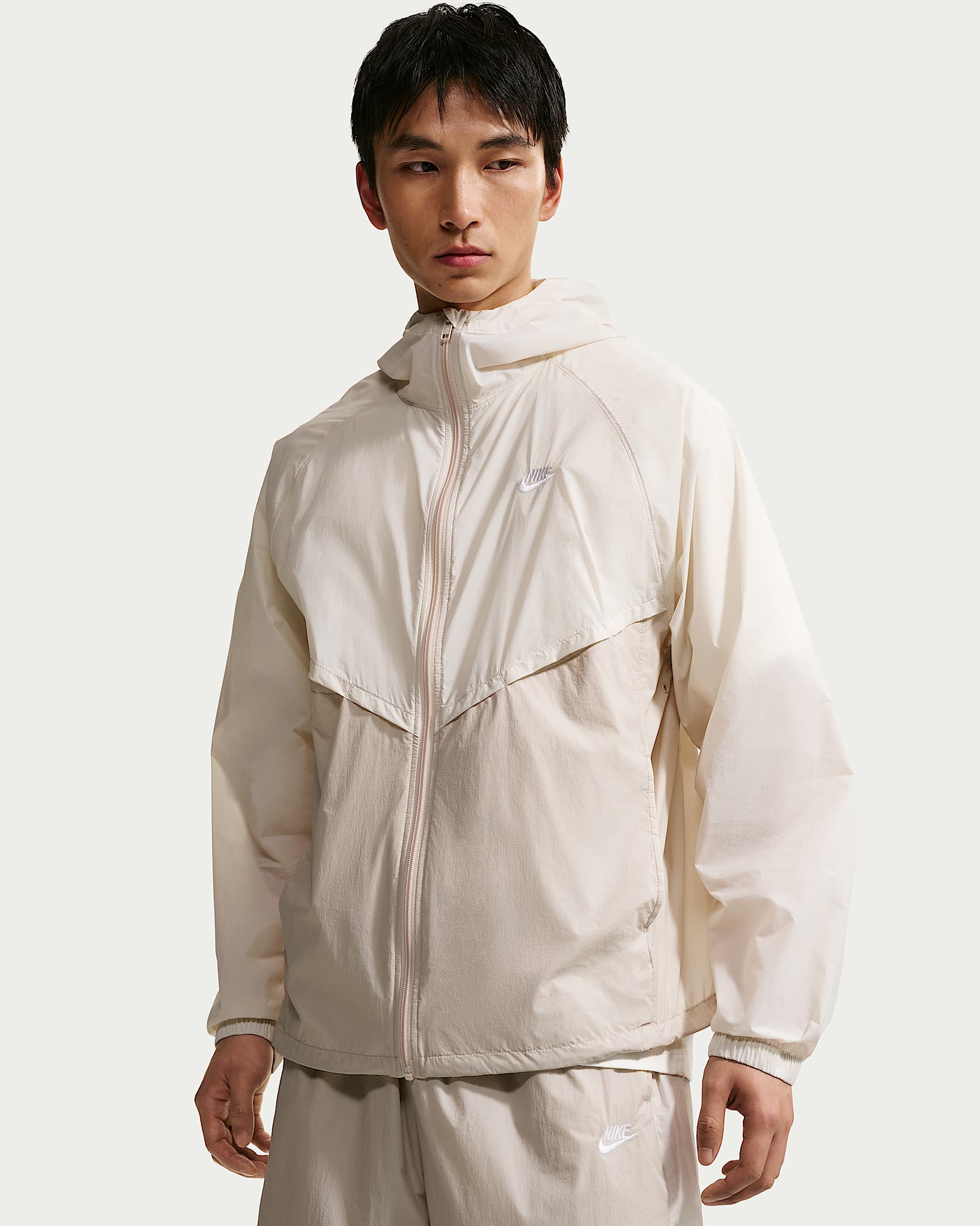 Nike Windrunner 男子无衬里全长拉链开襟夹克防晒衣皮肤衣 - 浅土褐/奶白 II/白色