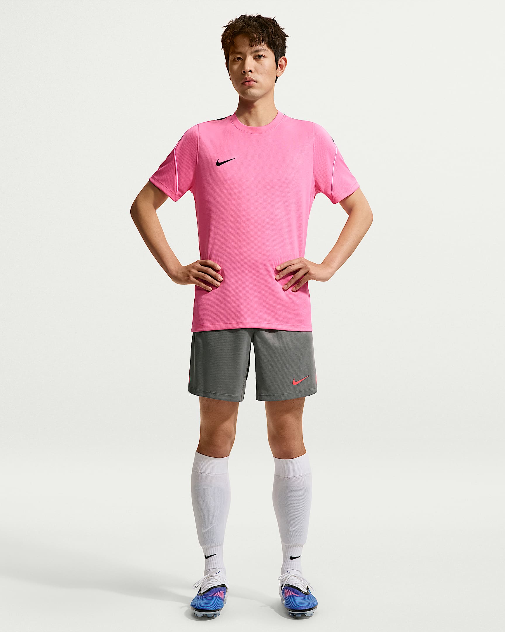 Nike Strike Dri-FIT 男子速干足球短裤 - 烟灰/黑/潘趣红/潘趣红