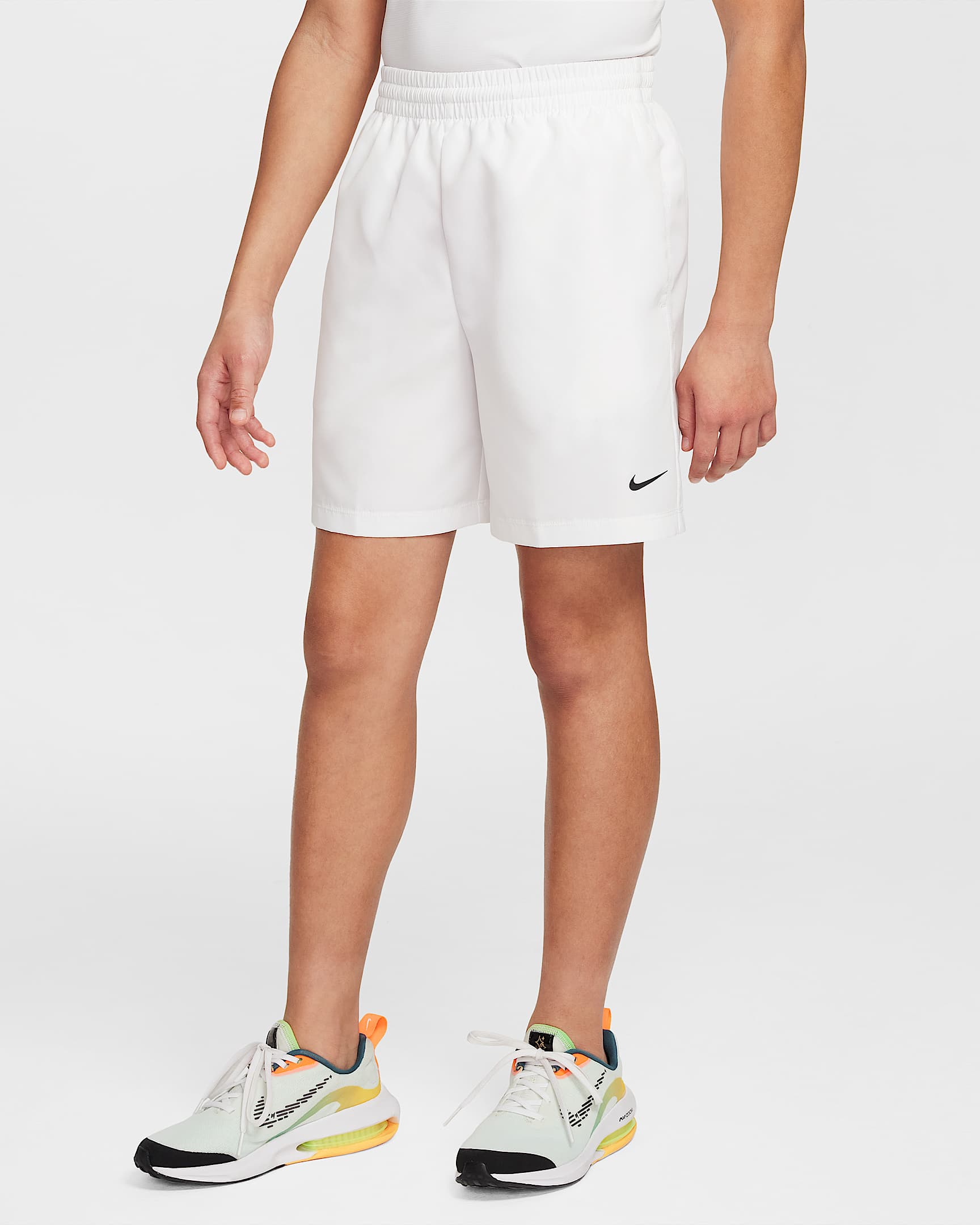 Nike Multi Dri-FIT 大童(男孩)速干训练短裤 - 白色/白色/黑