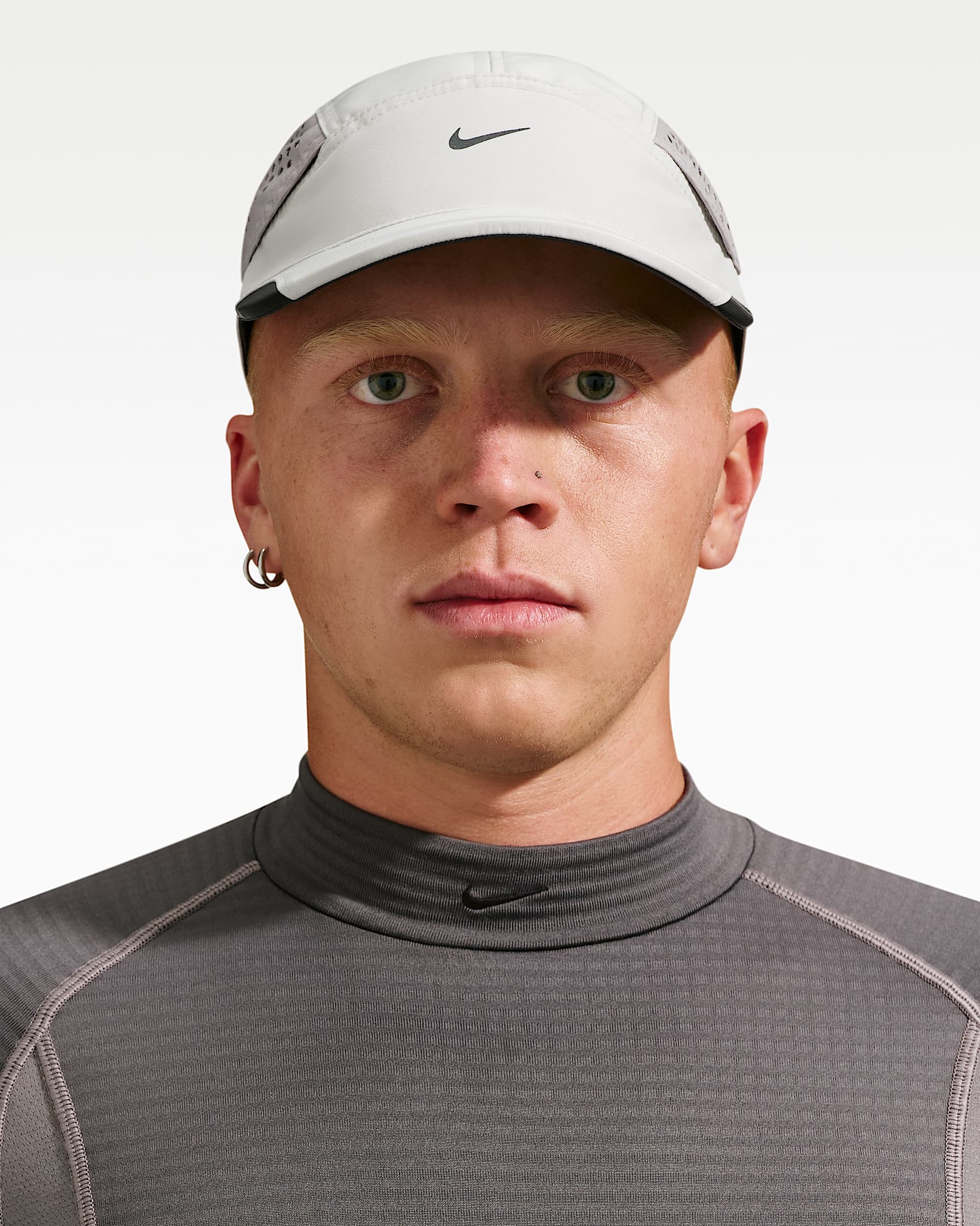 Nike Fly Nike Tech 软顶运动帽 - 浅骨色/大学灰/煤黑