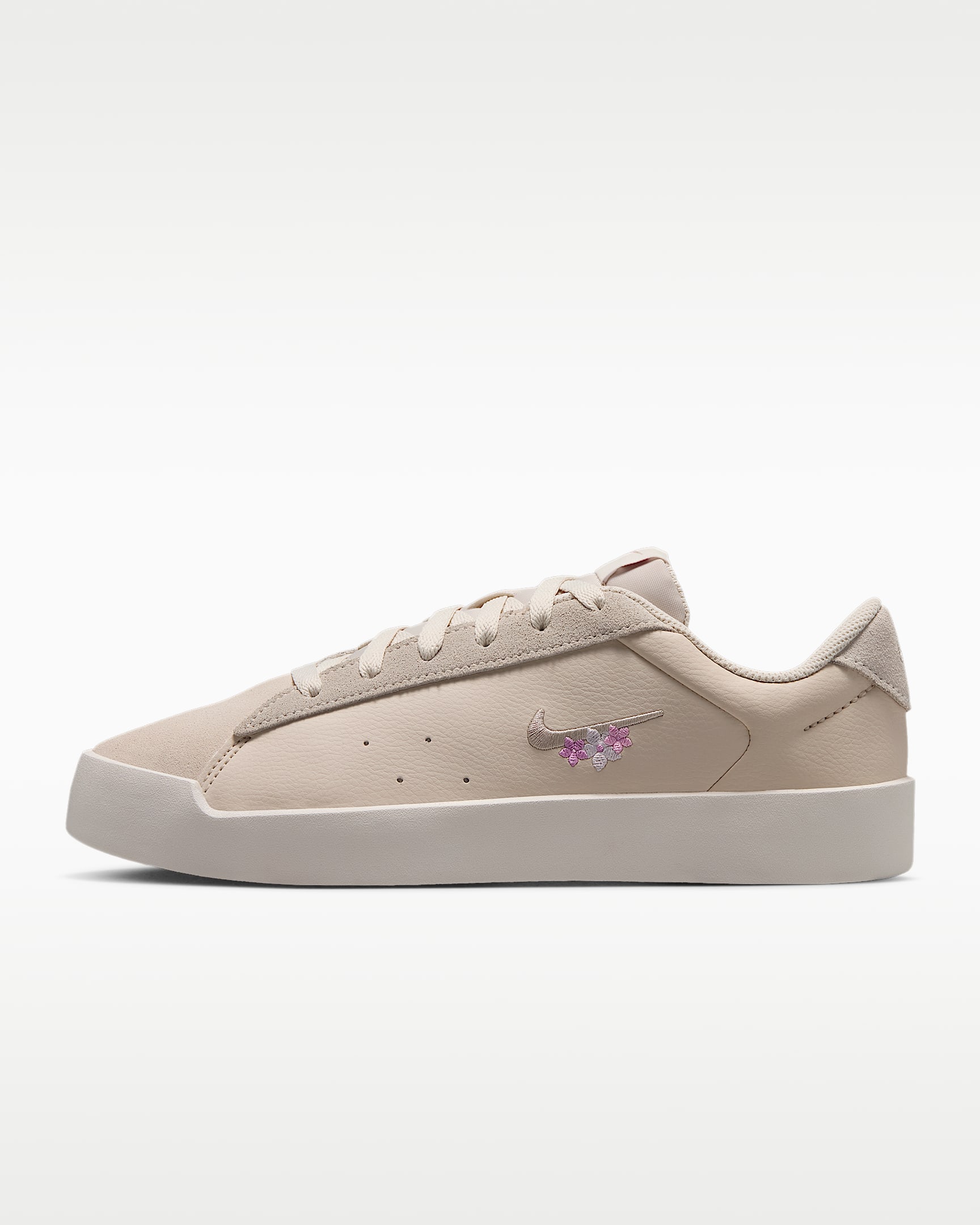 Nike Court Heritage SE "Stitched Floral" 女子运动鞋 - 浅土褐/幻影灰白/浅紫丁香色/奶白 II