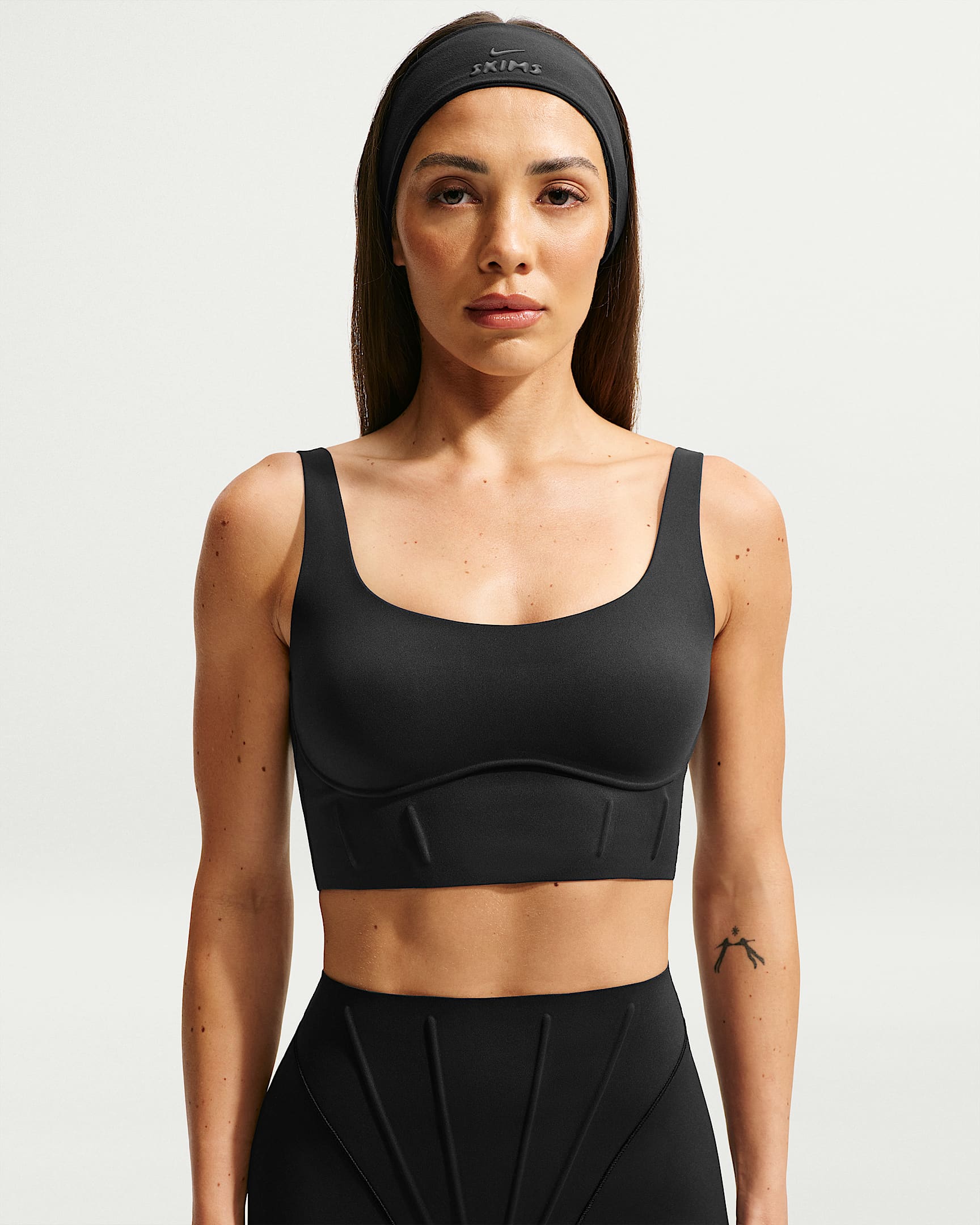 NikeSKIMS Matte 女子速干塑形长款运动内衣 - NSKM Obsidian/NSKM Obsidian