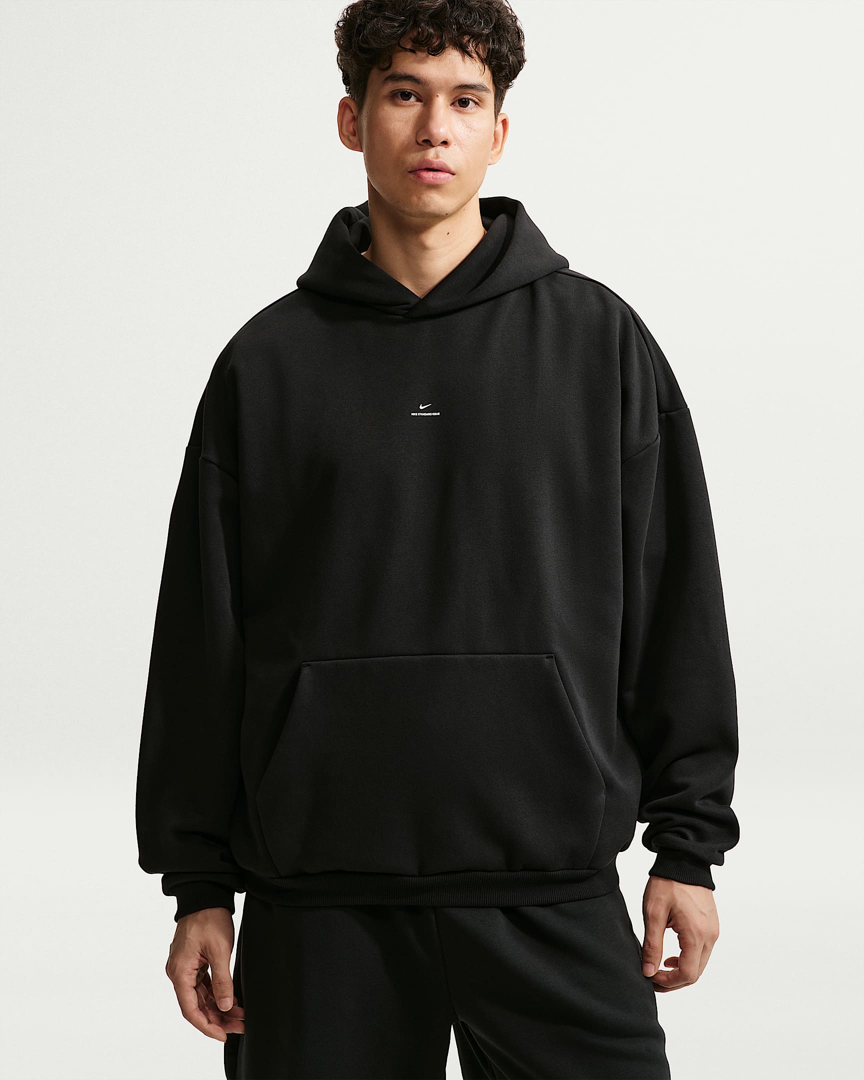 Nike Standard Issue Therma-FIT 耐克篮球小标系列男子加绒篮球套头连帽衫 - 黑/淡象牙白
