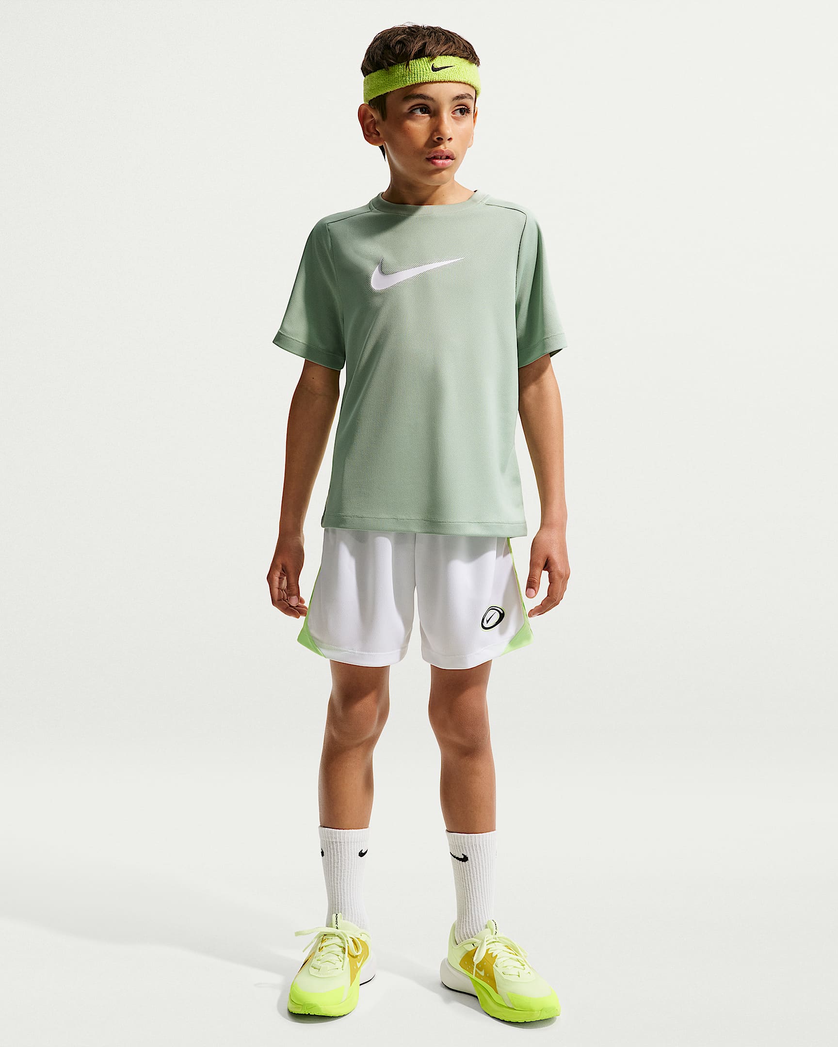 Nike Multi Dri-FIT 大童(男孩)速干针织短裤 - 白色/浅柠色/黑