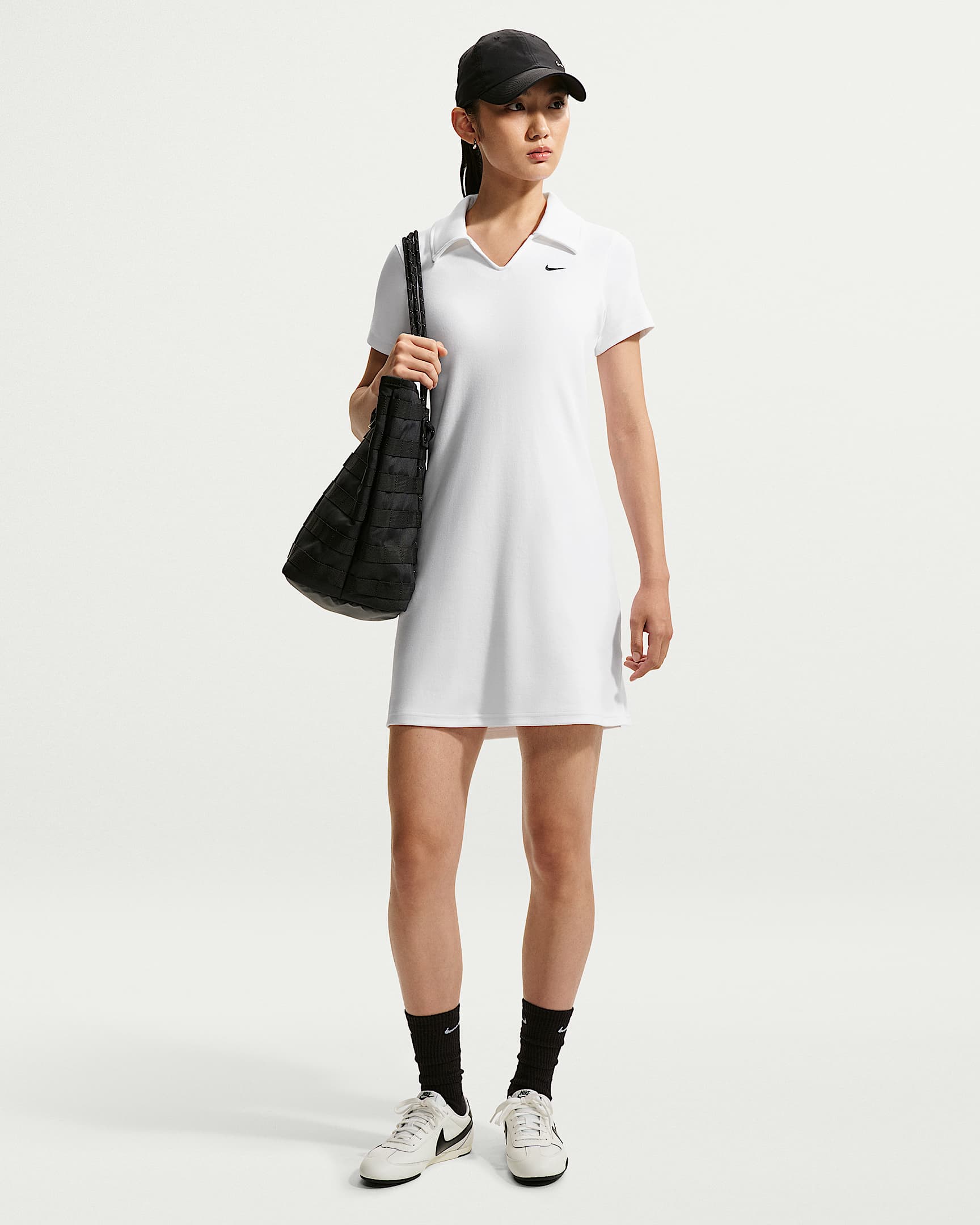 Nike Sportswear Chill Knit 女子修身翻领短袖连衣裙 - 白色/黑