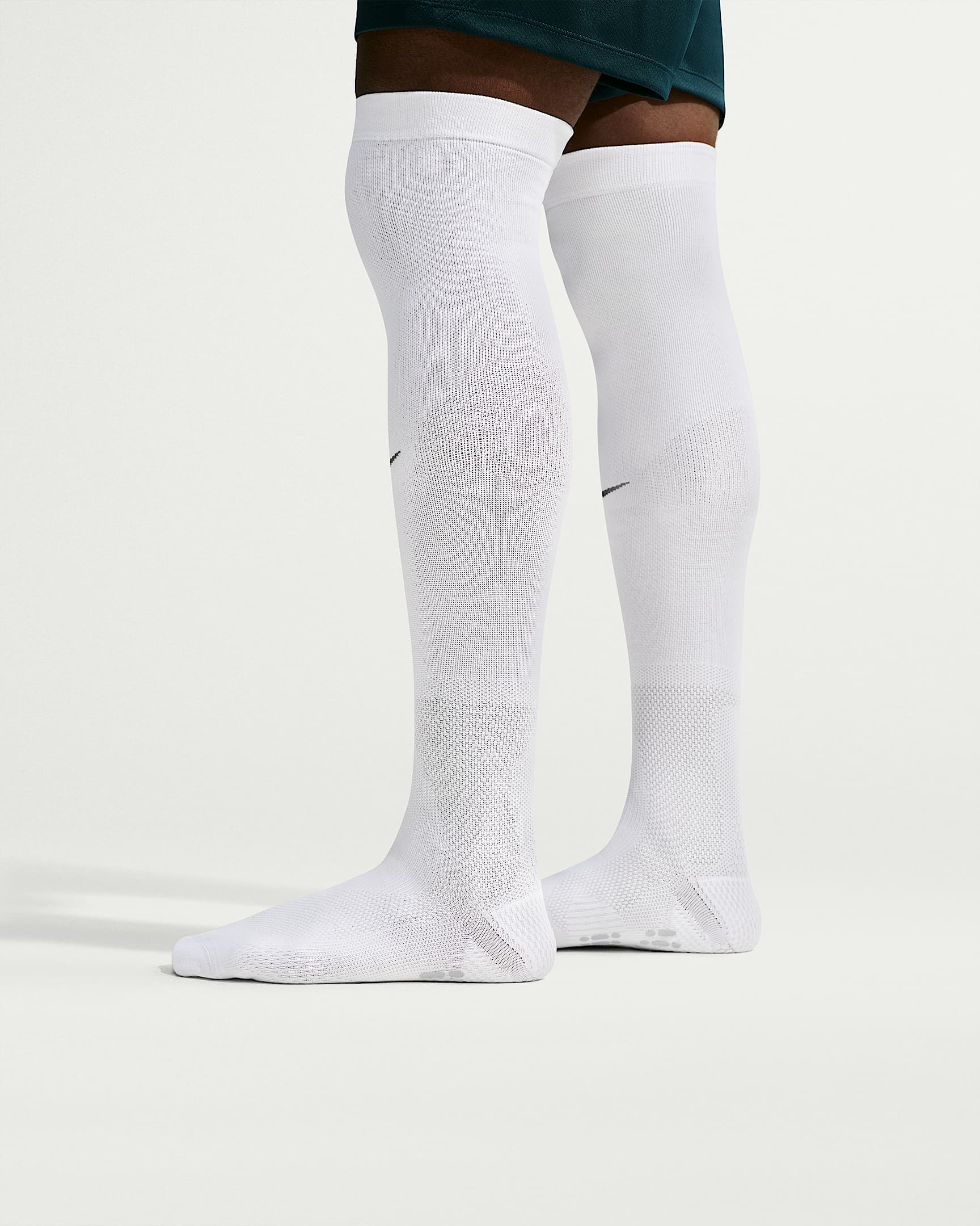Nike VaporFast 速干高筒足球袜(1 双) - 白色/狼灰/黑/黑