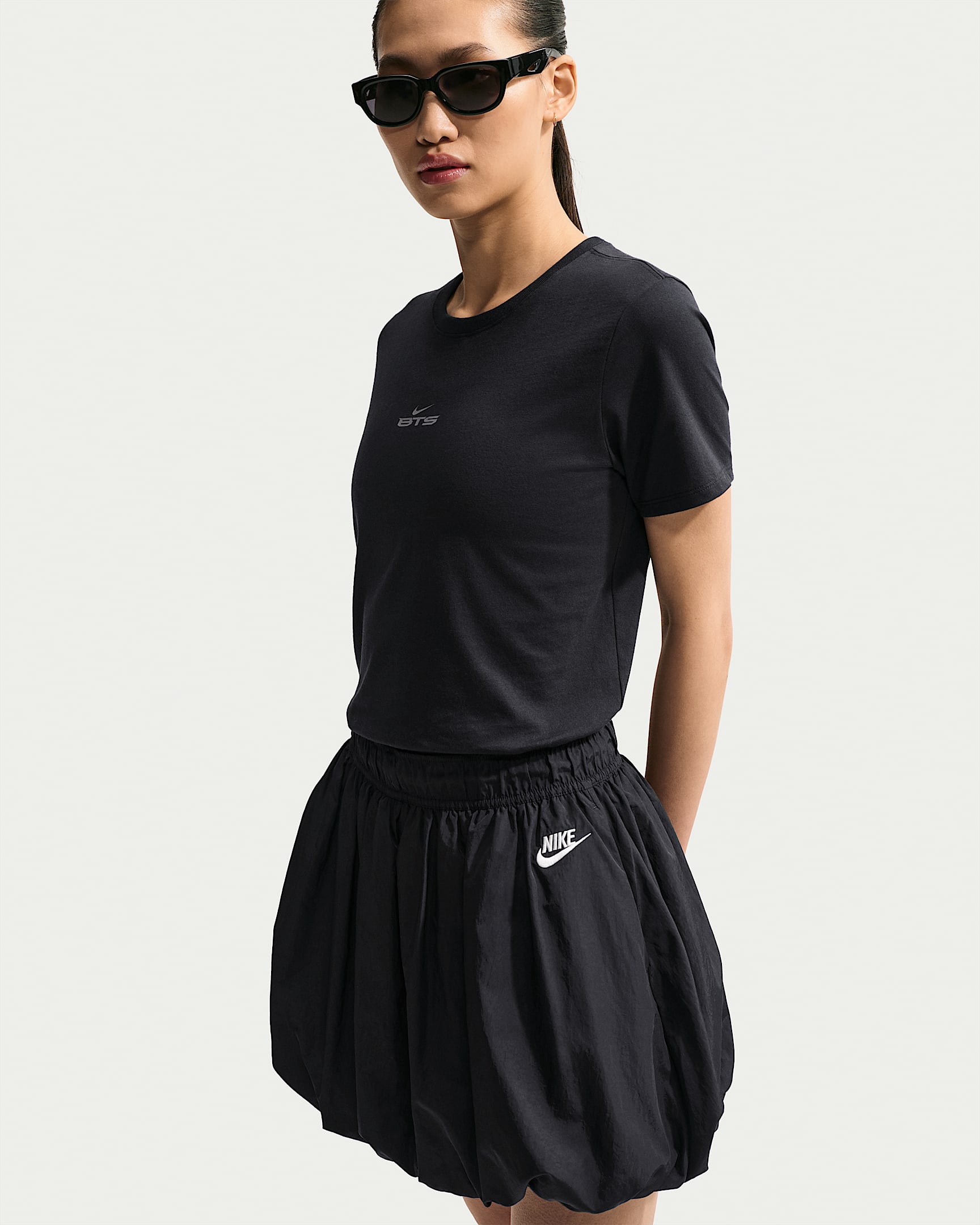 NIKE x BTS 女子短袖T恤 - 黑