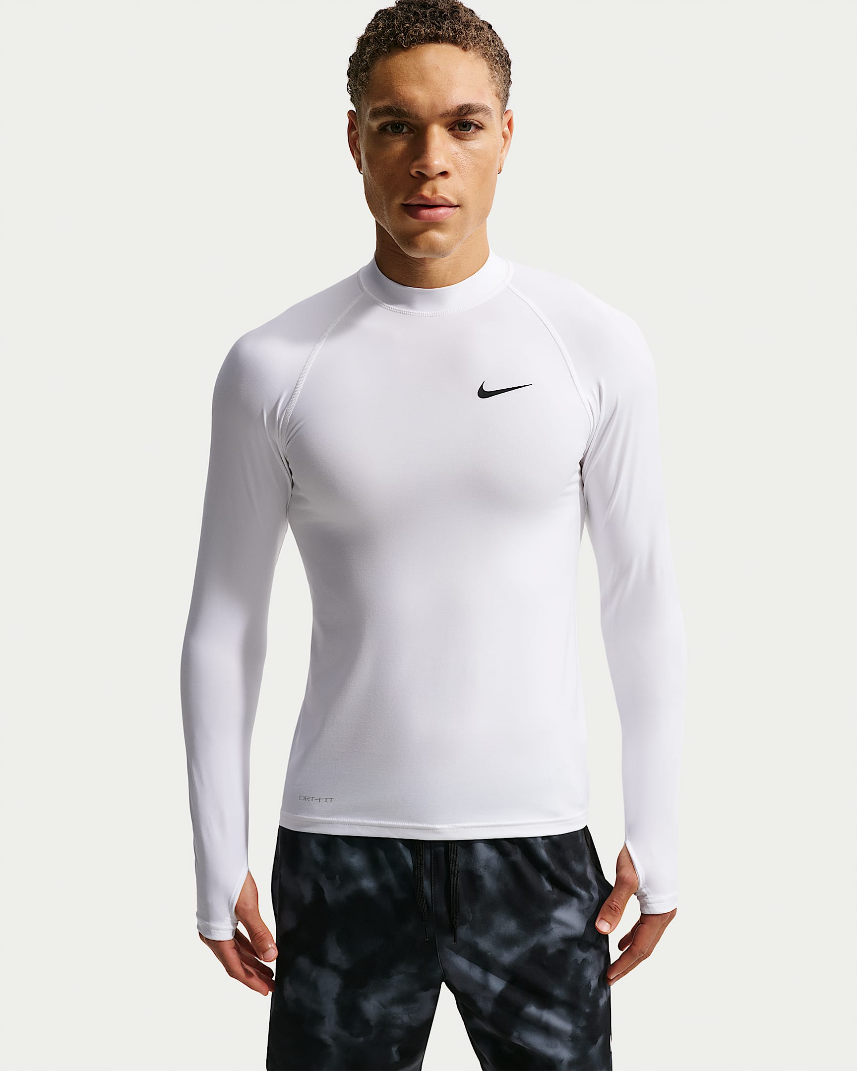 Nike Swim Whitewater Essential Dri-FIT 男子速干长袖冲浪上衣 - 白色/黑