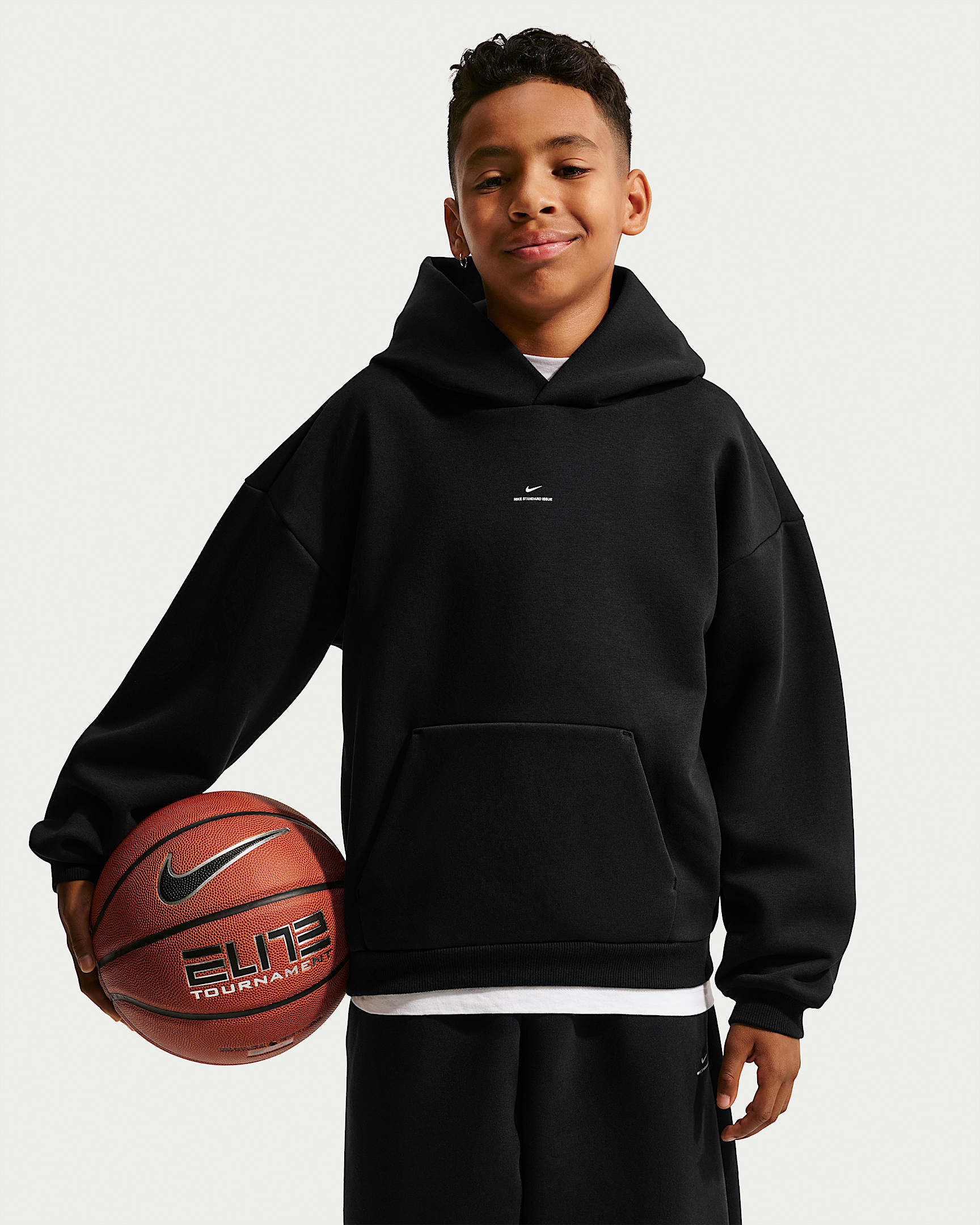 Nike Standard Issue Therma-FIT 耐克篮球小标系列大童加绒连帽衫 - 黑/淡象牙白