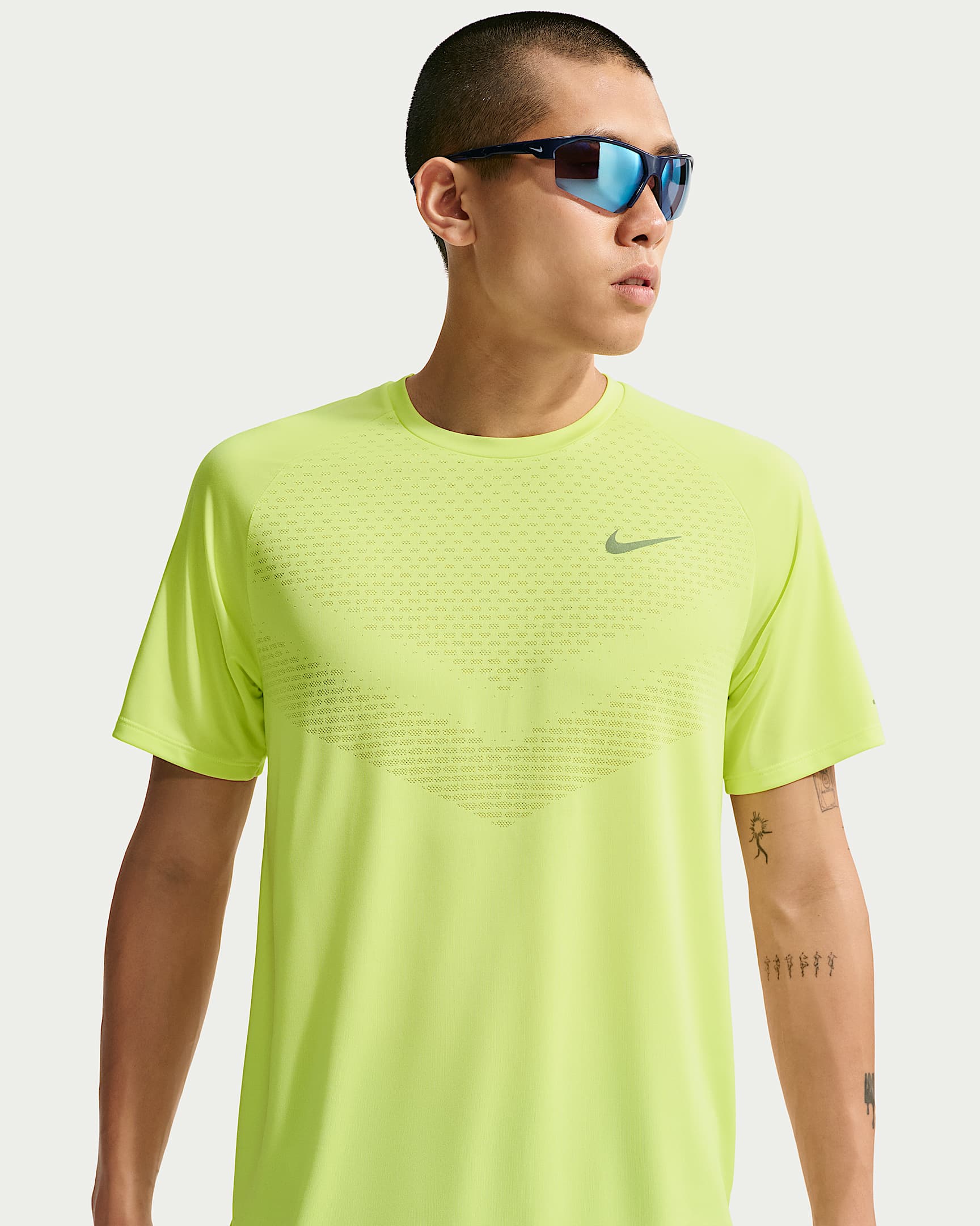 Nike Stride Dri-FIT ADV 速干科技男子短袖跑步上衣 - 浅柠檬黄