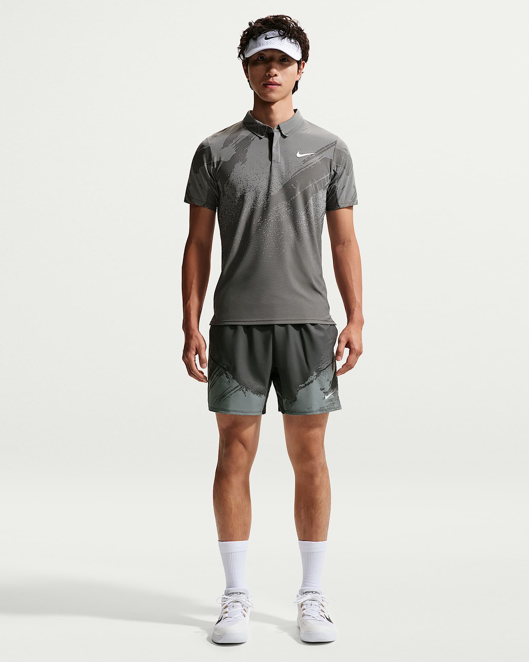 NikeCourt Slam Dri-FIT 扬尼克·辛纳同款男子速干网球短裤 - 煤黑/冷灰/白色