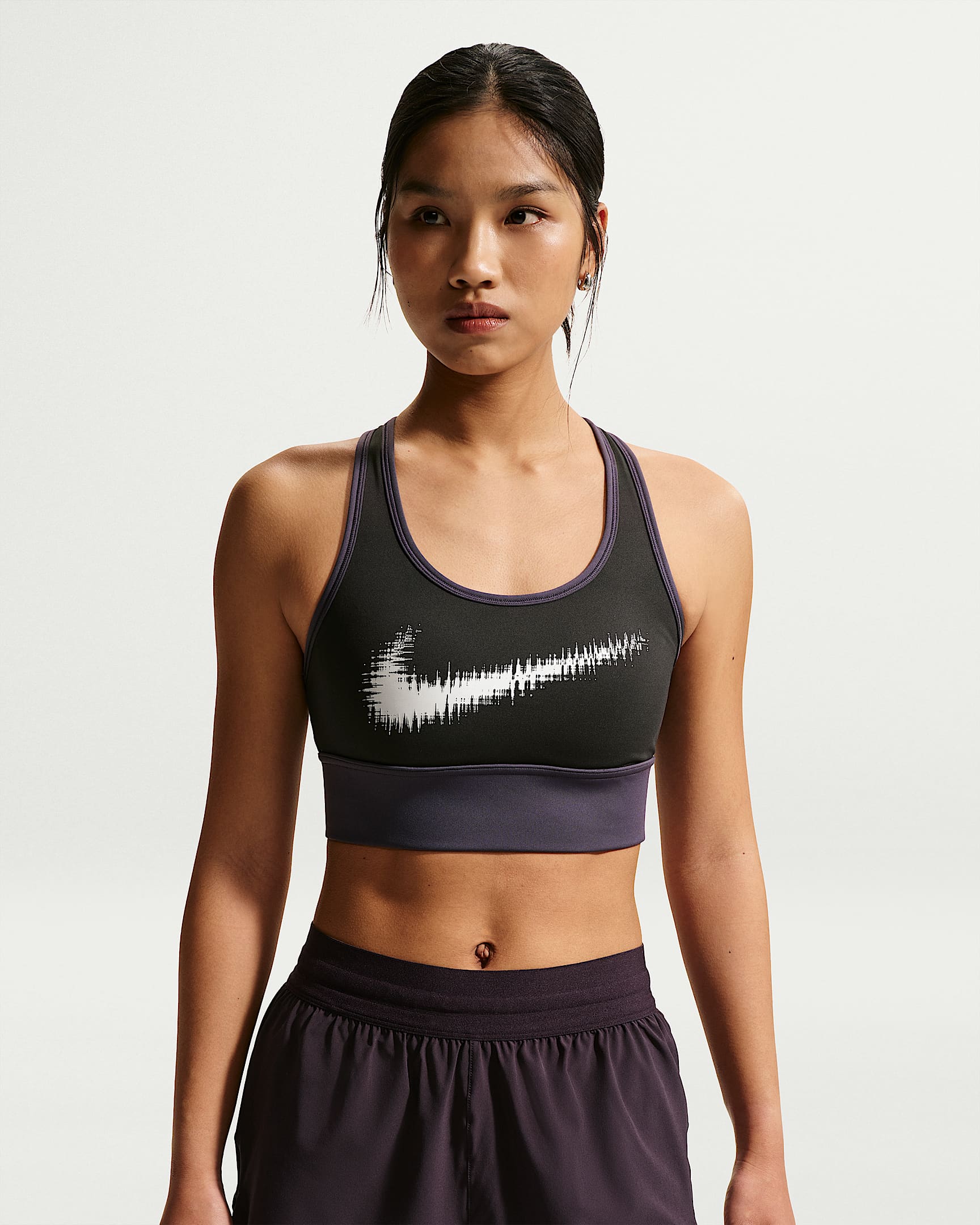 Nike Swoosh 女子中强度支撑衬垫速干运动内衣 - 灰黑