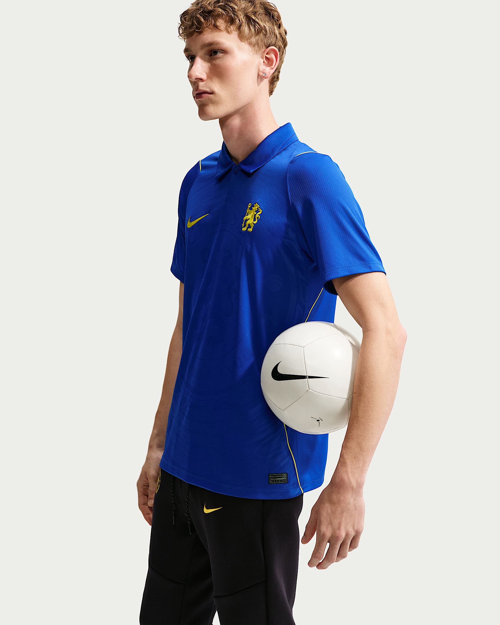 2026/27 赛季切尔西队主场球迷版 Nike Dri-FIT 男子速干足球短袖球衣 - 亮蓝/中西金/中西金