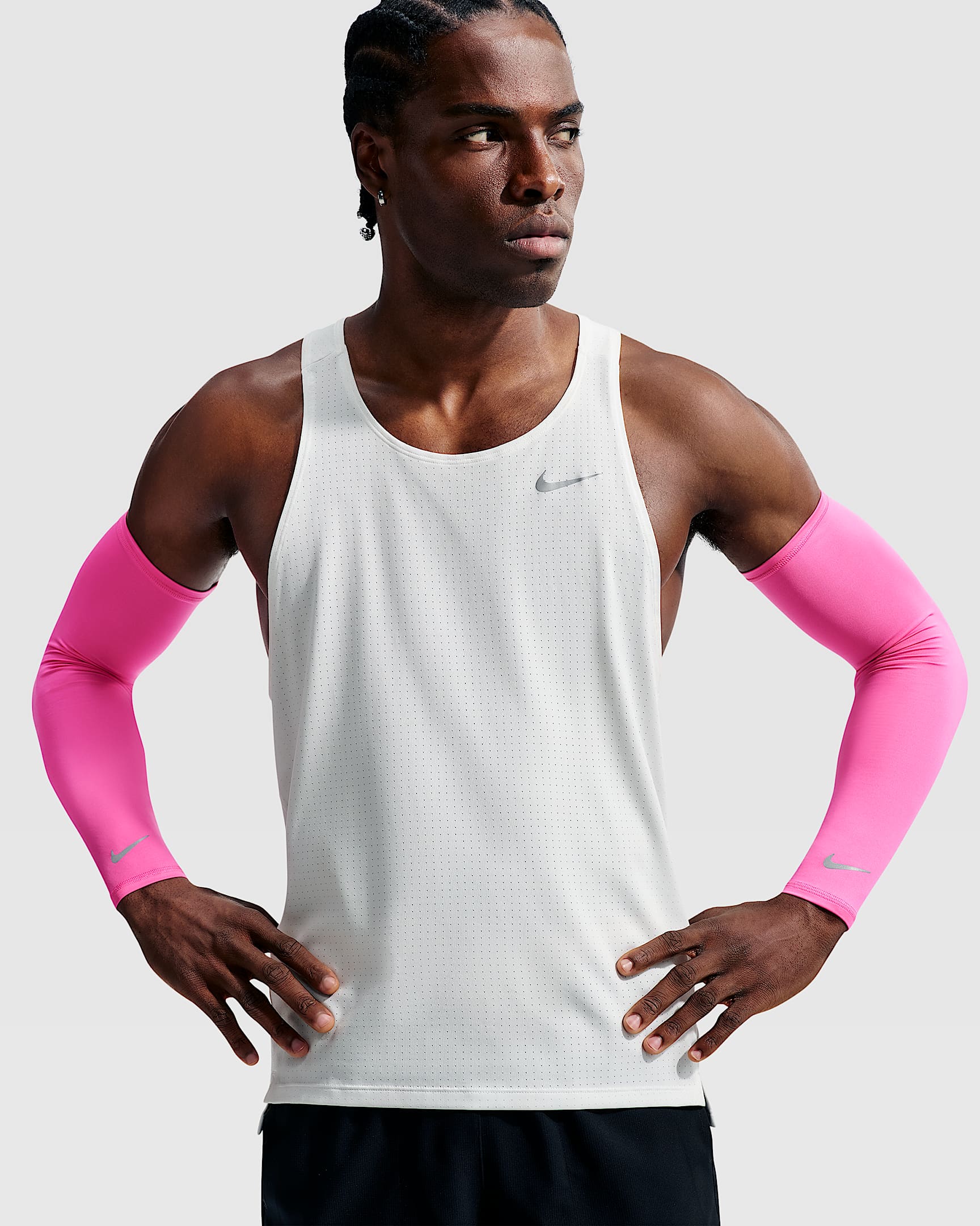 Nike Dri-FIT 2.0 轻便型速干跑步护臂（1 副） - 亚紫粉/银