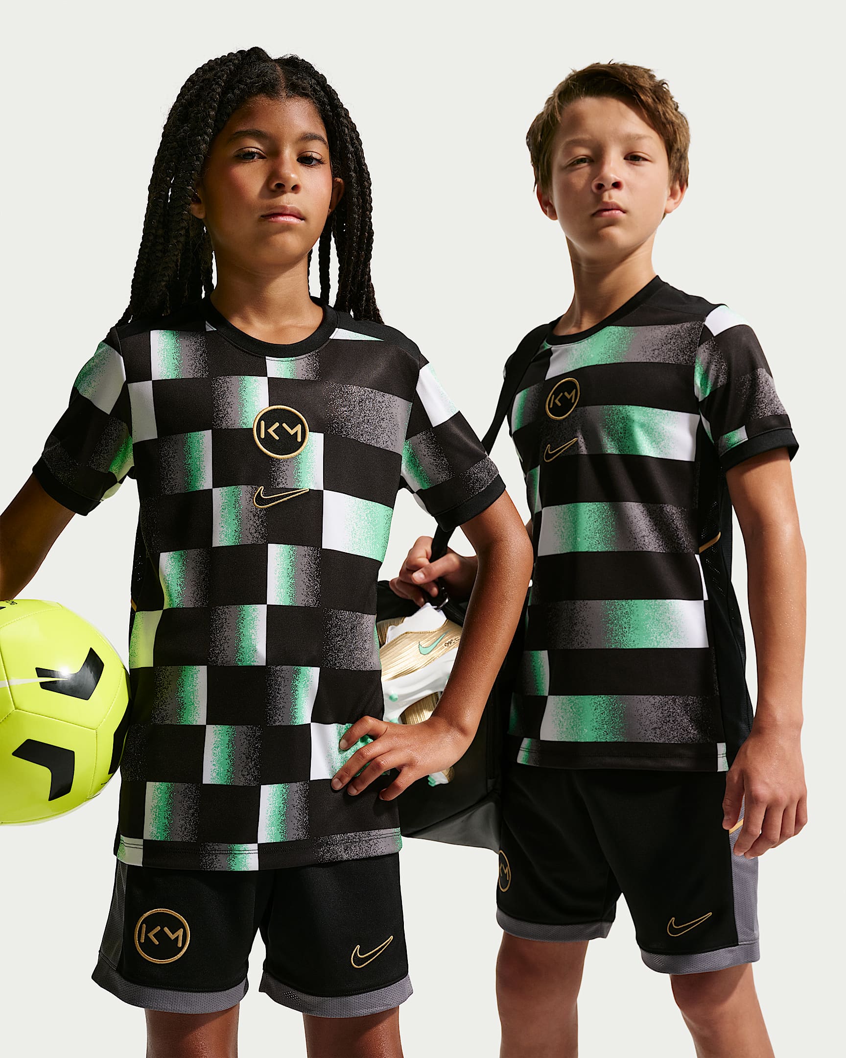 Kylian Mbappé Academy Dri-FIT 姆巴佩大童速干短袖足球上衣 - 黑/元素金/金属色
