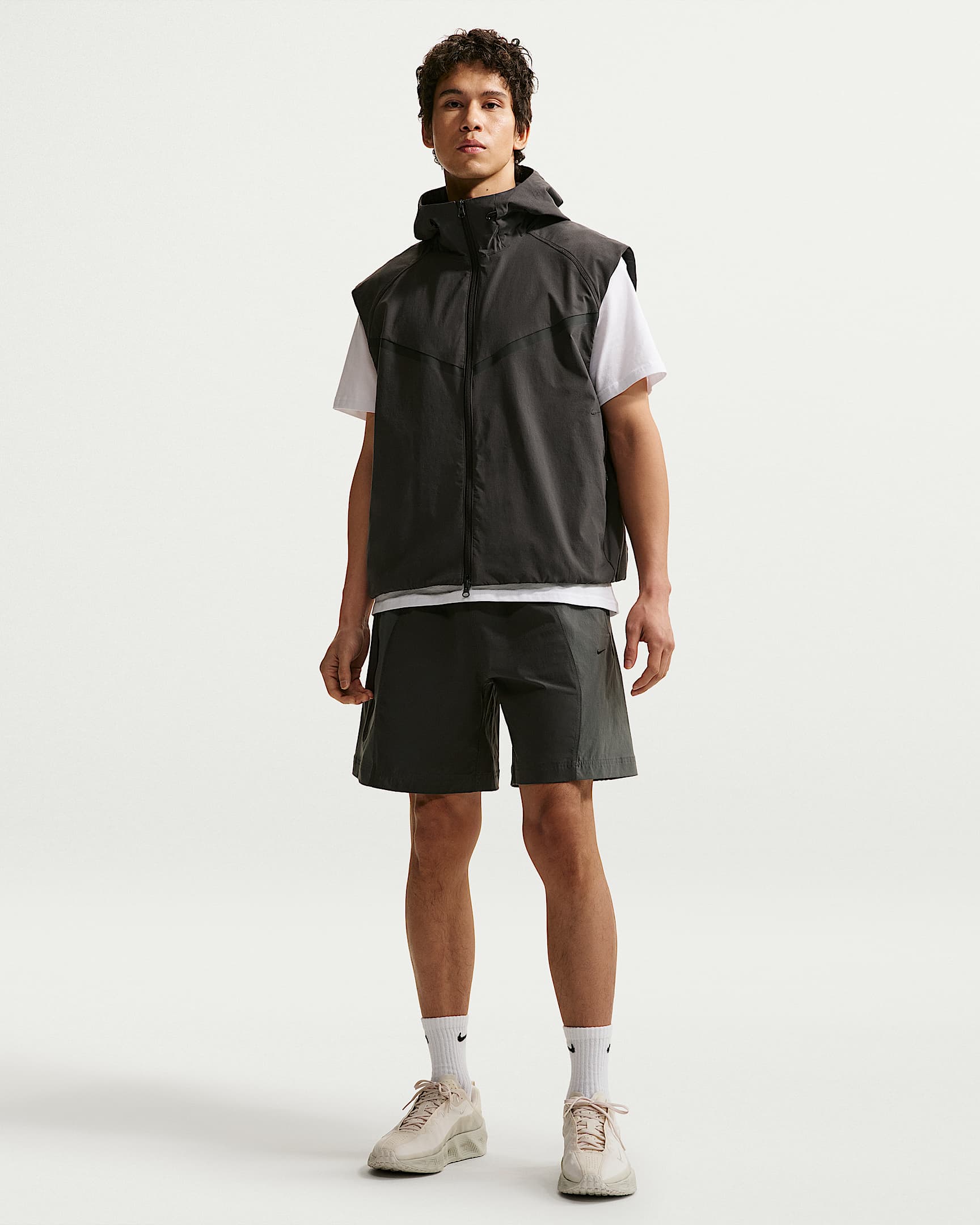 Nike Tech Dri-FIT 男子速干梭织撞色短裤 - 煤黑/铁灰/黑