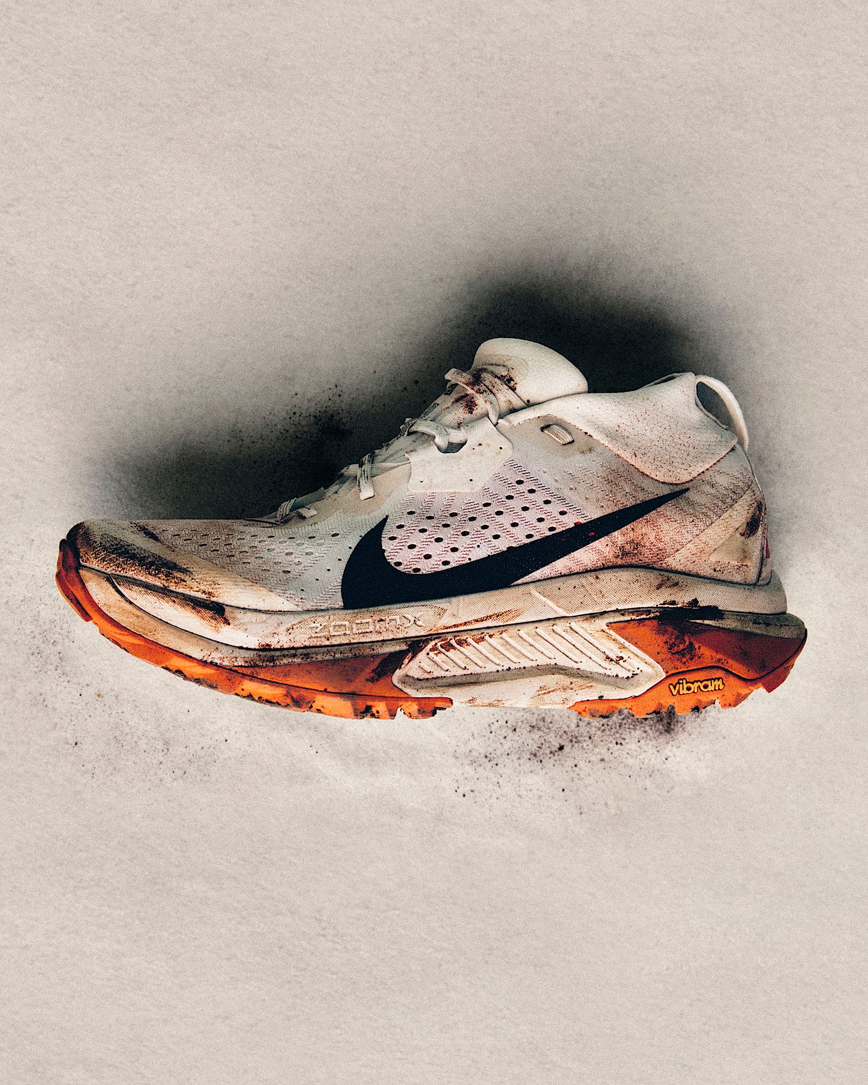 Nike ACG Zegama 女子越野跑步鞋 - 山峰白/幻影灰白/安全橙/黑