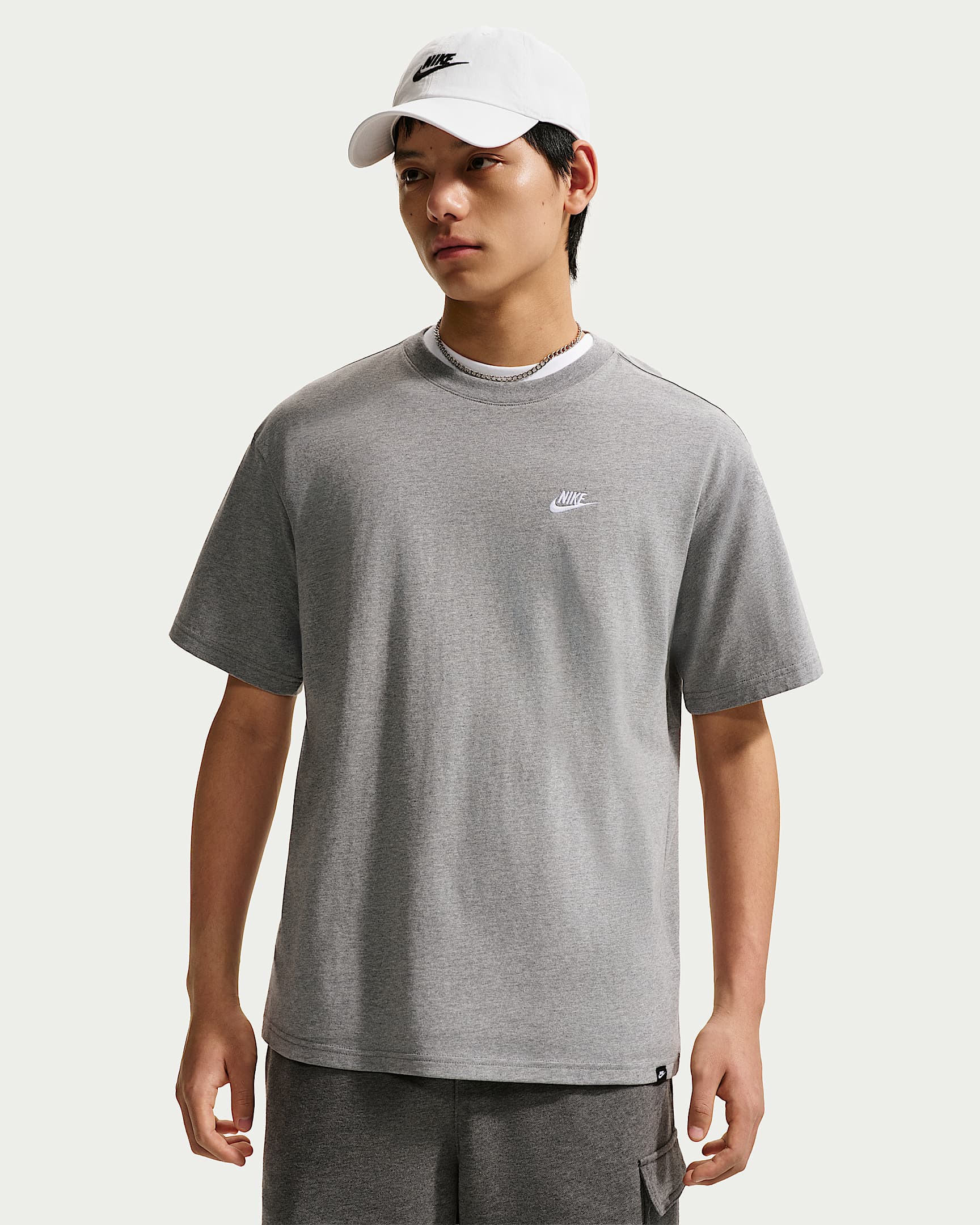 Nike Sportswear Club 男子T恤 - 碳素灰