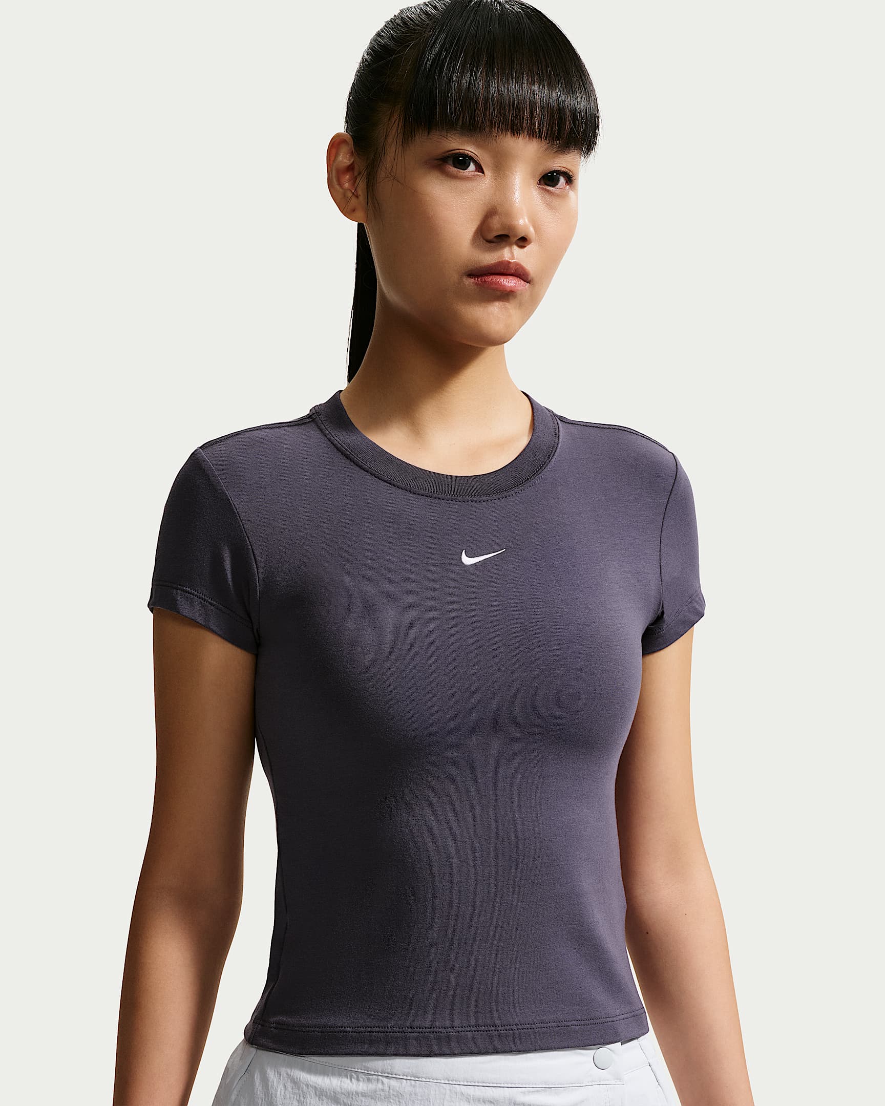 Nike Sportswear Chill Knit 女子短袖T恤 - 铁架黑/帆白