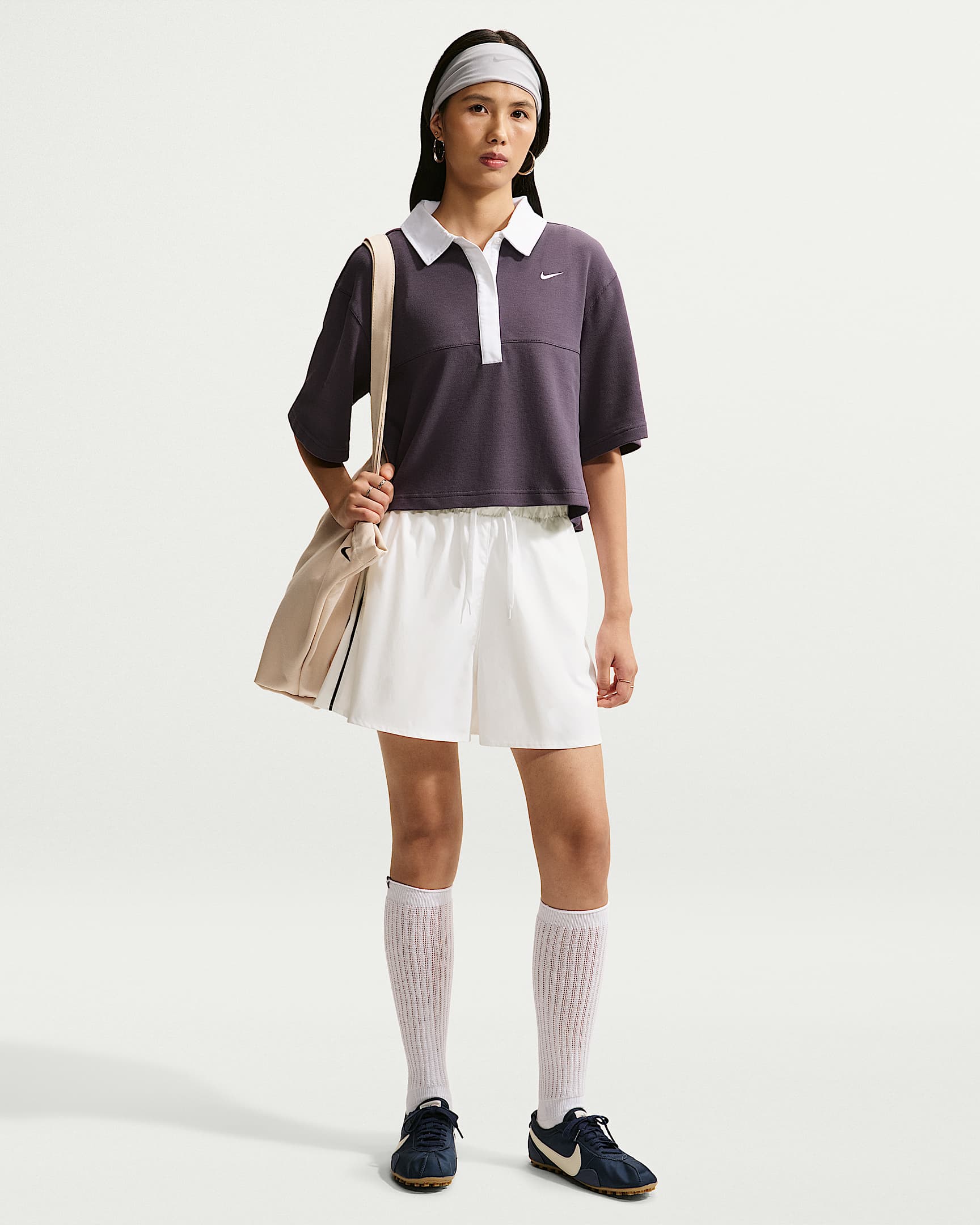 Nike Sportswear 女子宽松中腰短裤 - 白色/黑/黑