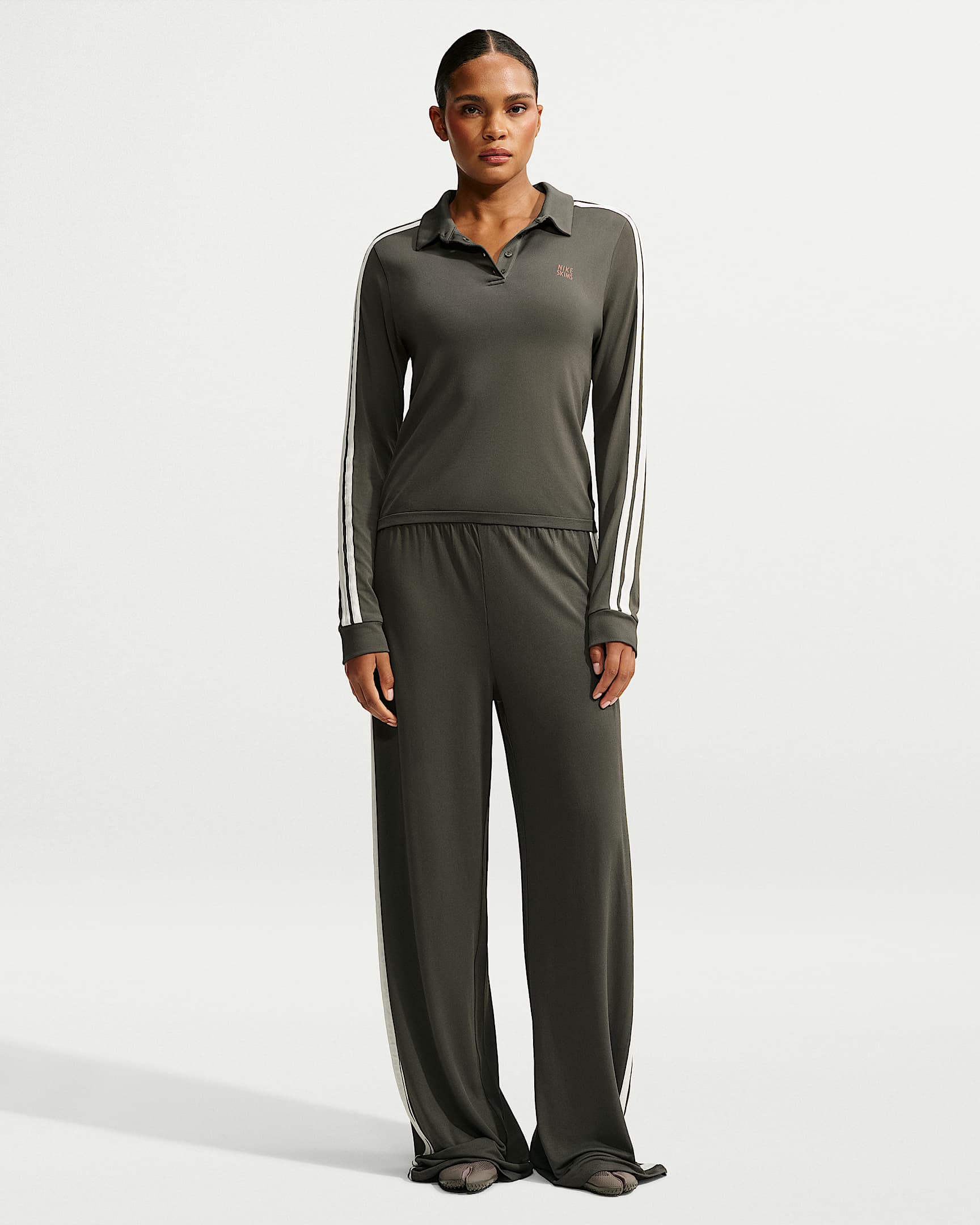 NikeSKIMS Stretch Knit 2.0 女子 Oversize 风速干阔腿长裤 - NSKM Boulder/NSKM Ecru