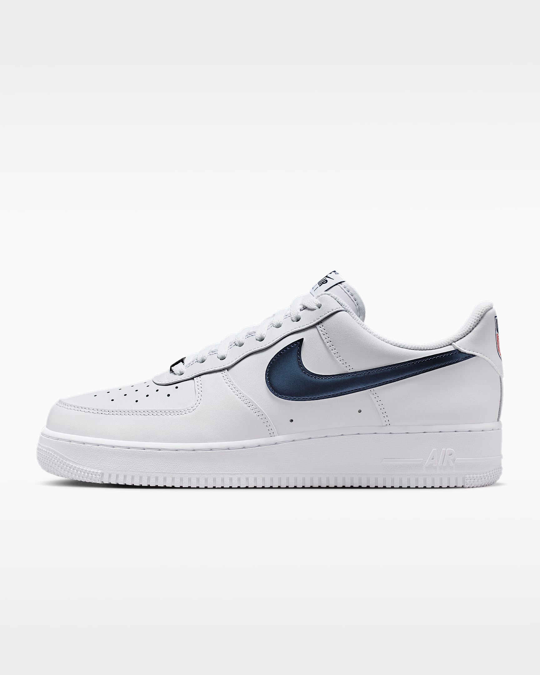 Nike Air Force 1 '07 LV8 男子空军一号运动鞋 - 白色/大学红/大学红/深藏青