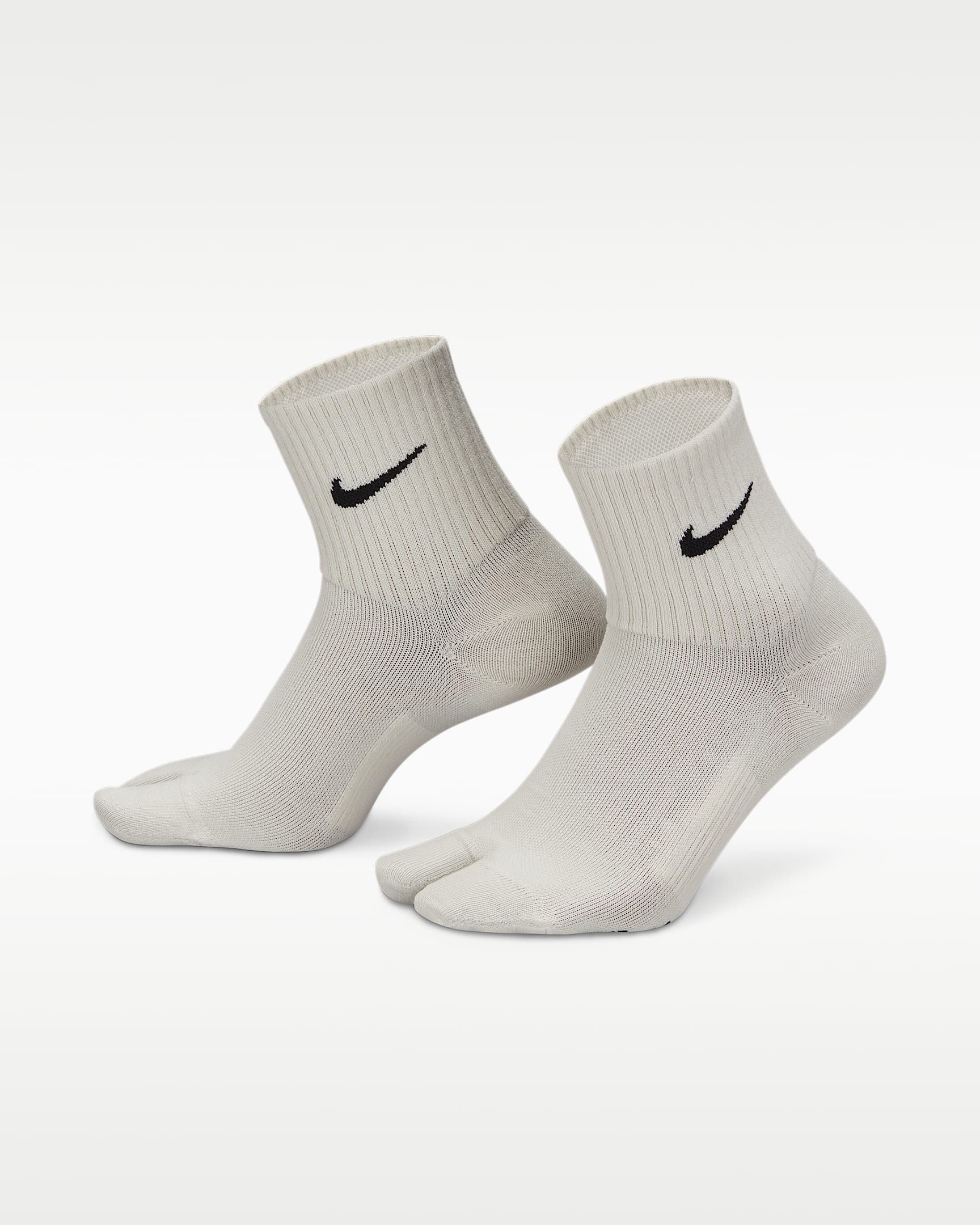 Nike Everyday Plus 轻便型速干分趾式运动短袜(1 双) - 浅骨色/黑