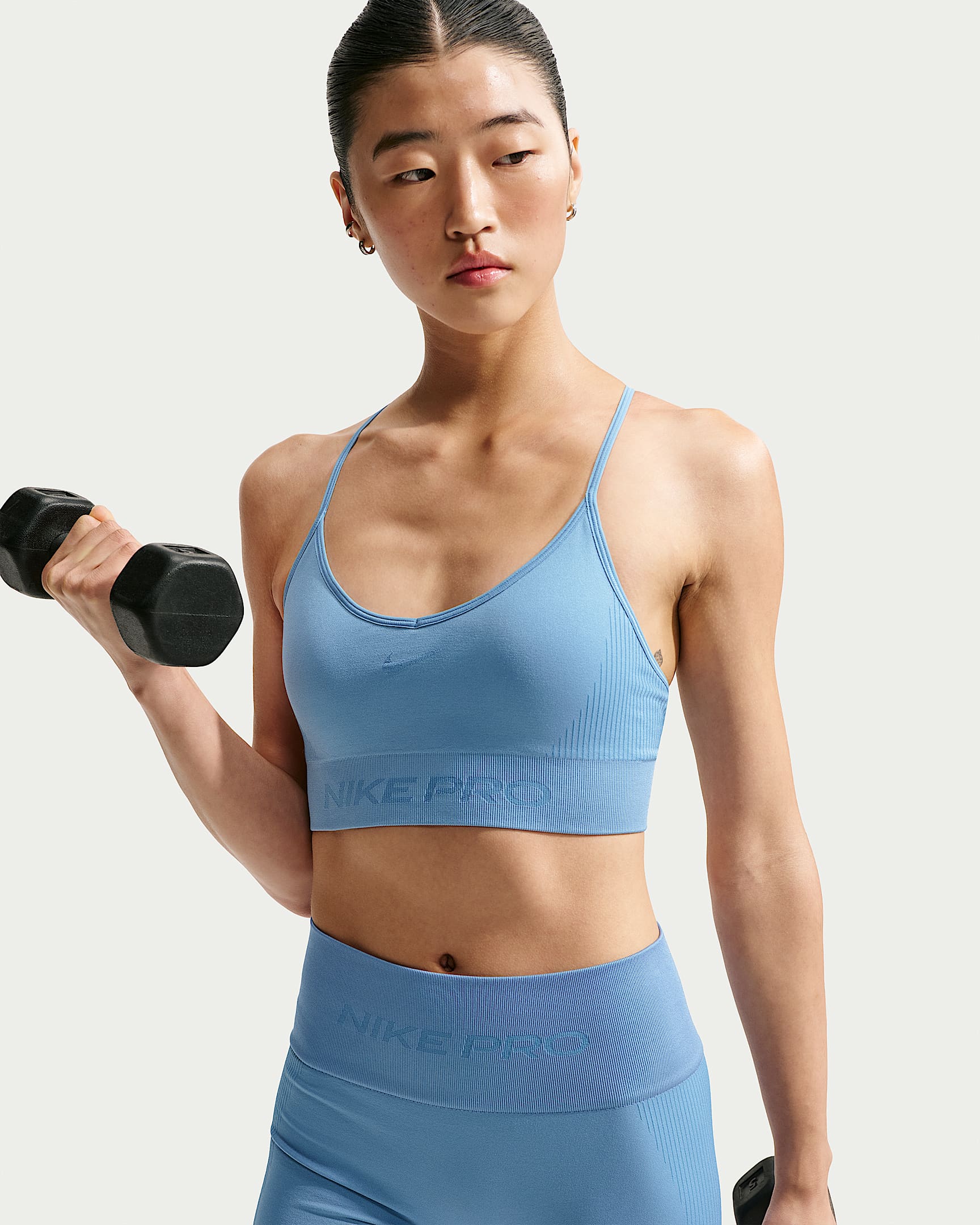 Nike Pro 女子速干低强度支撑衬垫训练内衣 - 工作蓝