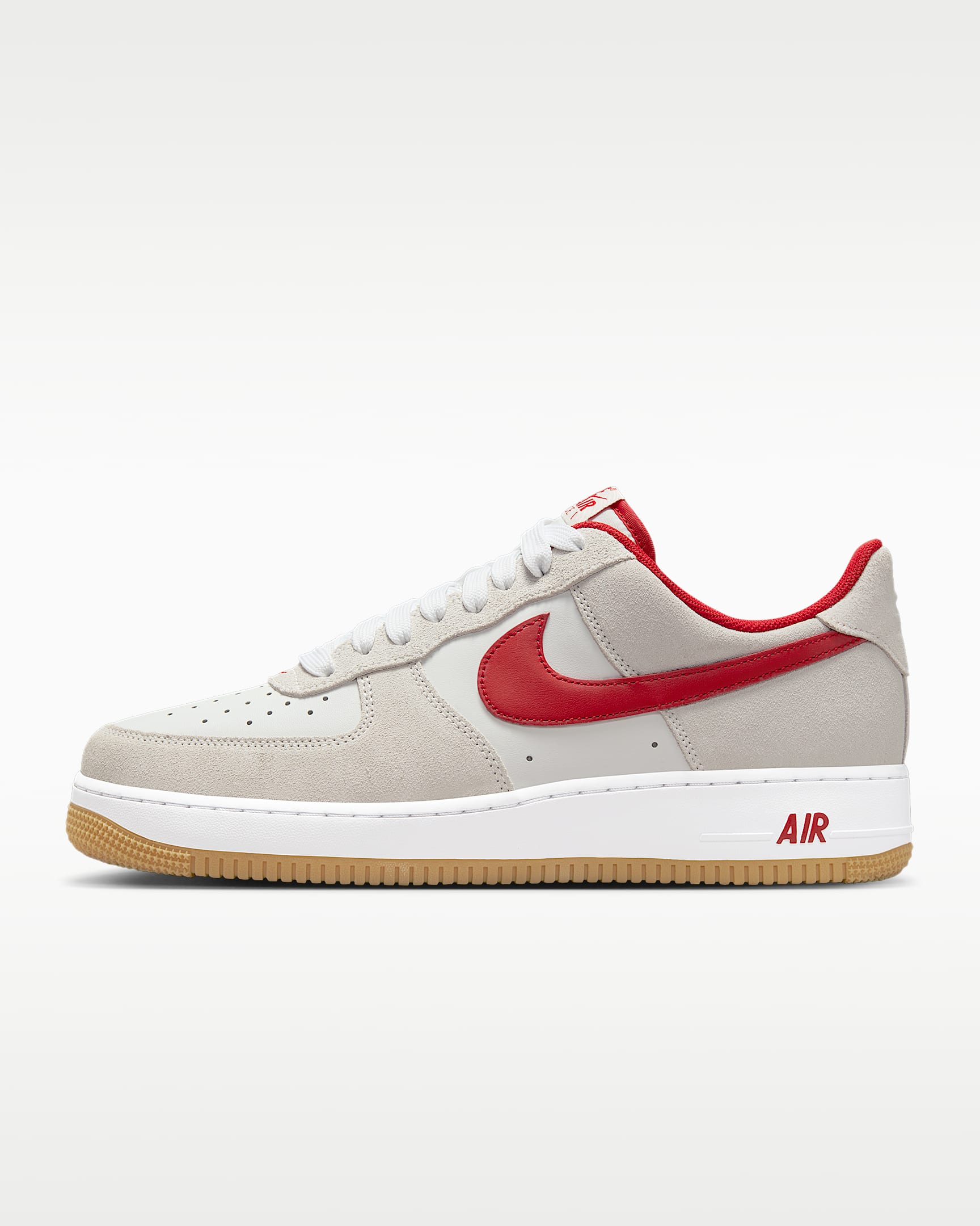 Nike Air Force 1 '07 LV8 男子空军一号运动鞋 - 山峰白/白色/橡皮黄/校园红