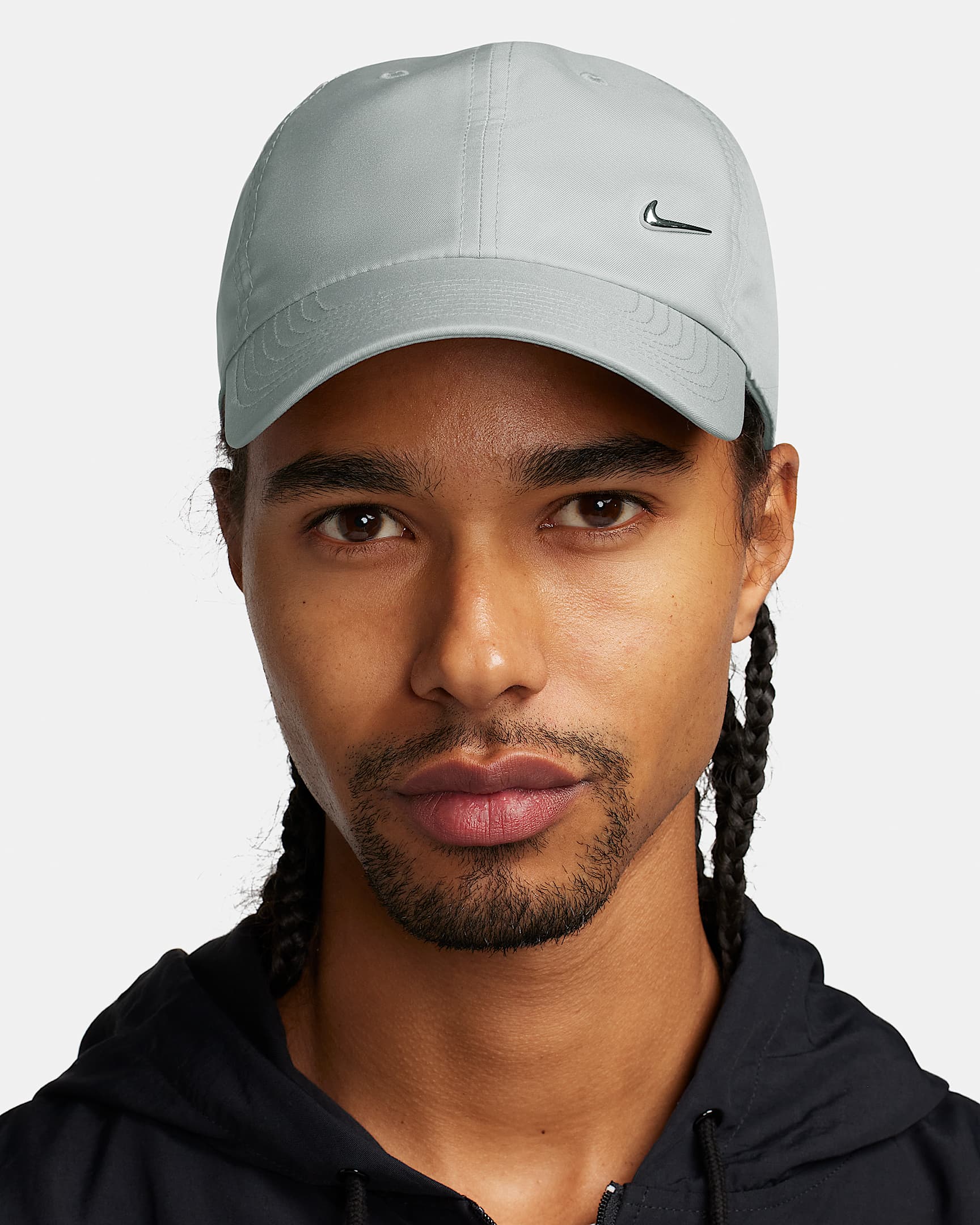 Nike Dri-FIT Club 速干软顶金属耐克勾运动帽 - 浅烟灰/金属银