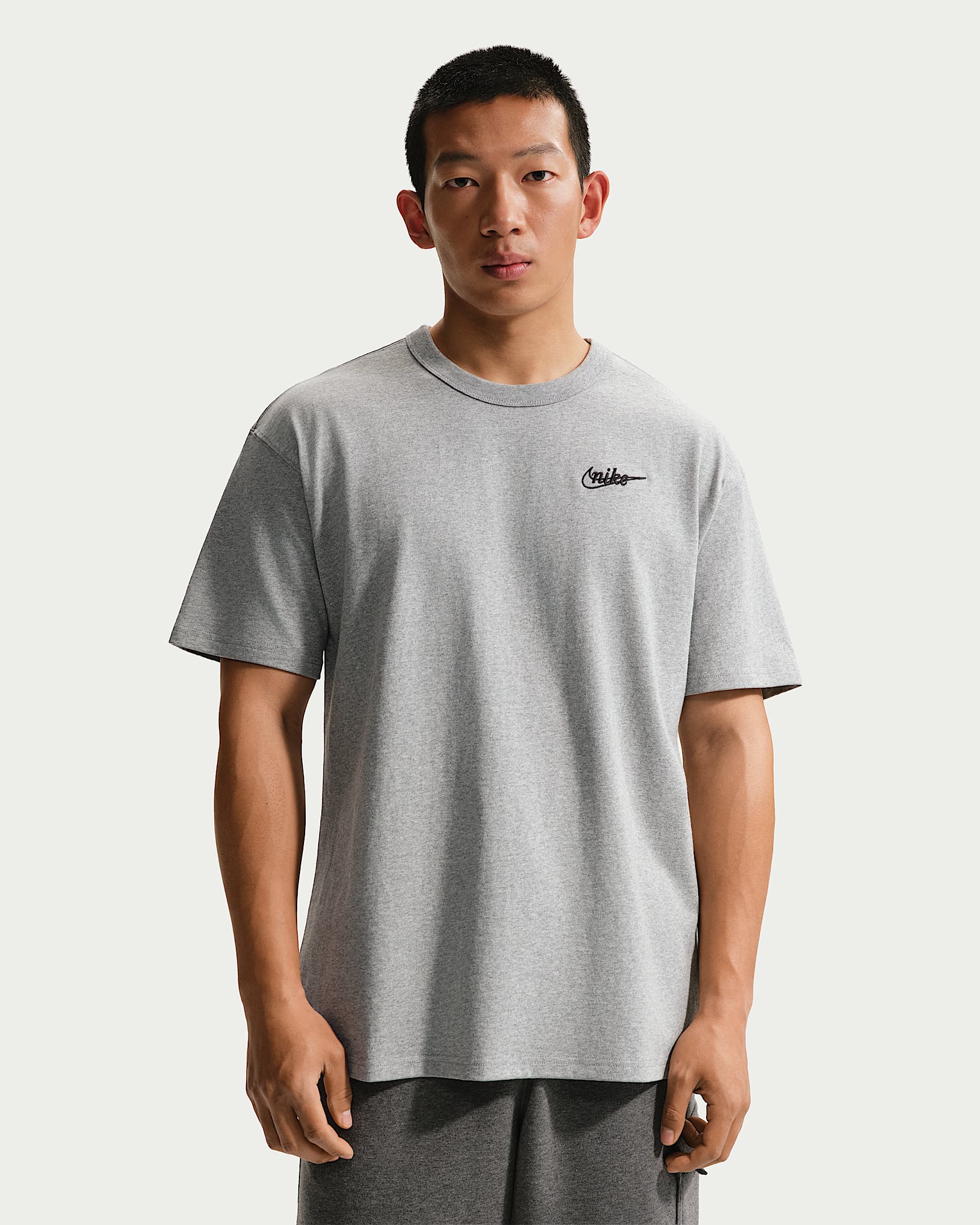 Nike Sportswear 男子图案T恤 - 调色暗灰