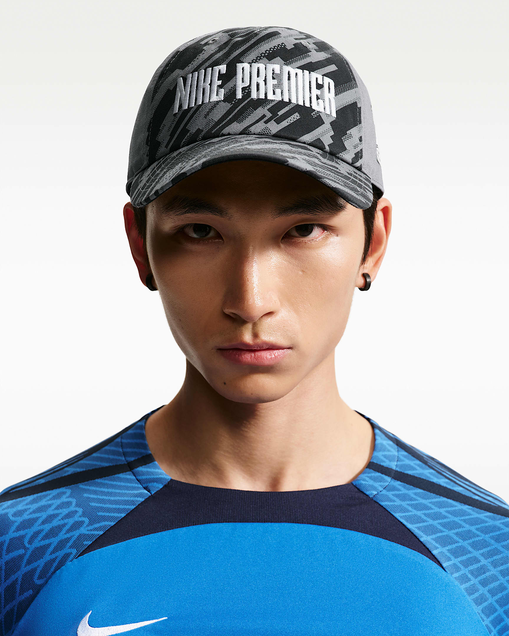 Nike Club Premier 软顶足球运动帽 - 冷灰/黑/白色