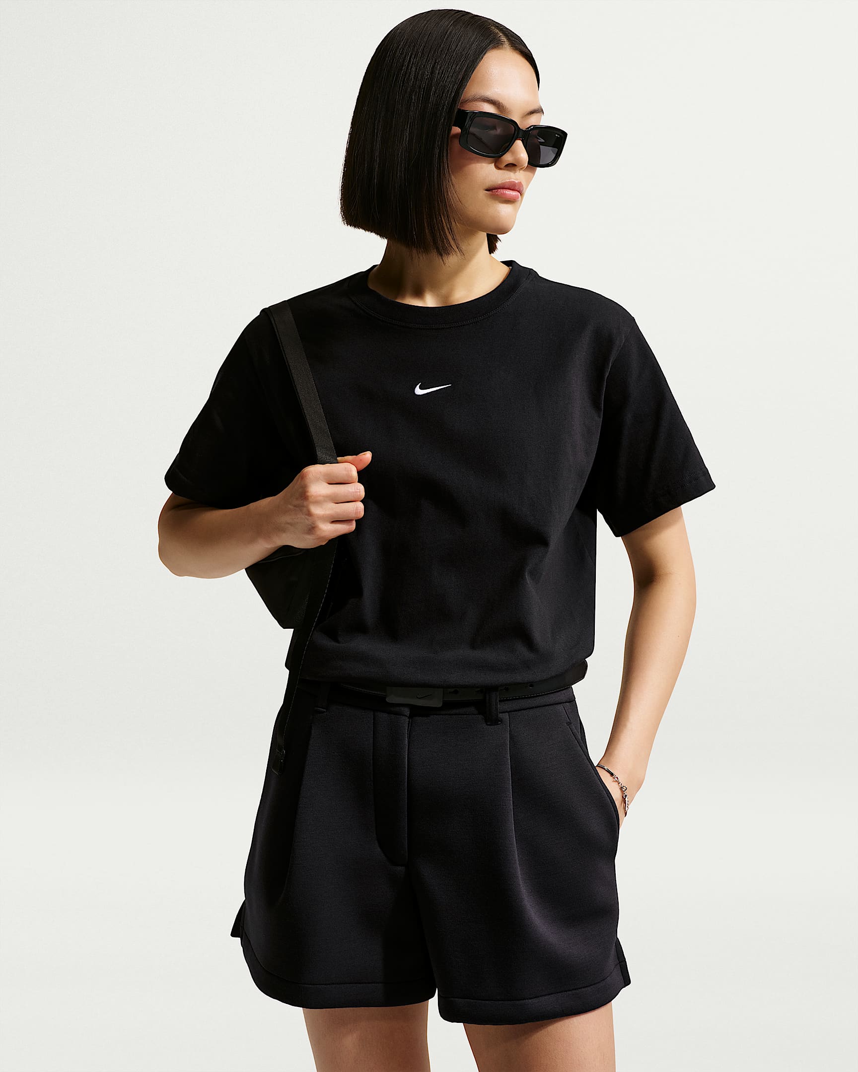 Nike Sportswear 女子 Oversize 风短袖T恤 - 黑/白色