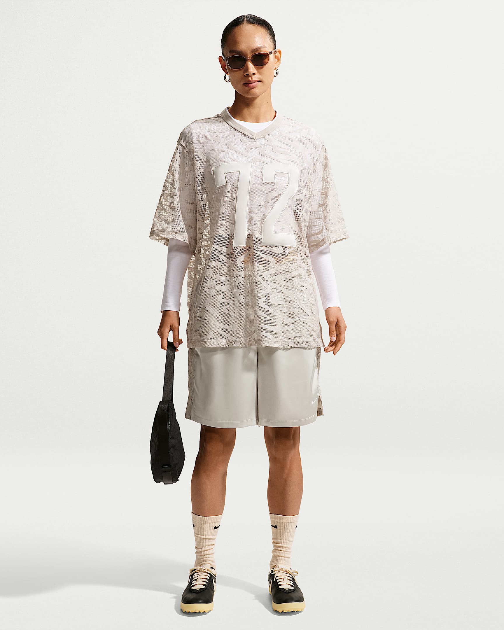 Nike Sportswear Chill Lace 女子宽松中腰短裤 - 浅骨色/奶白 II/白色