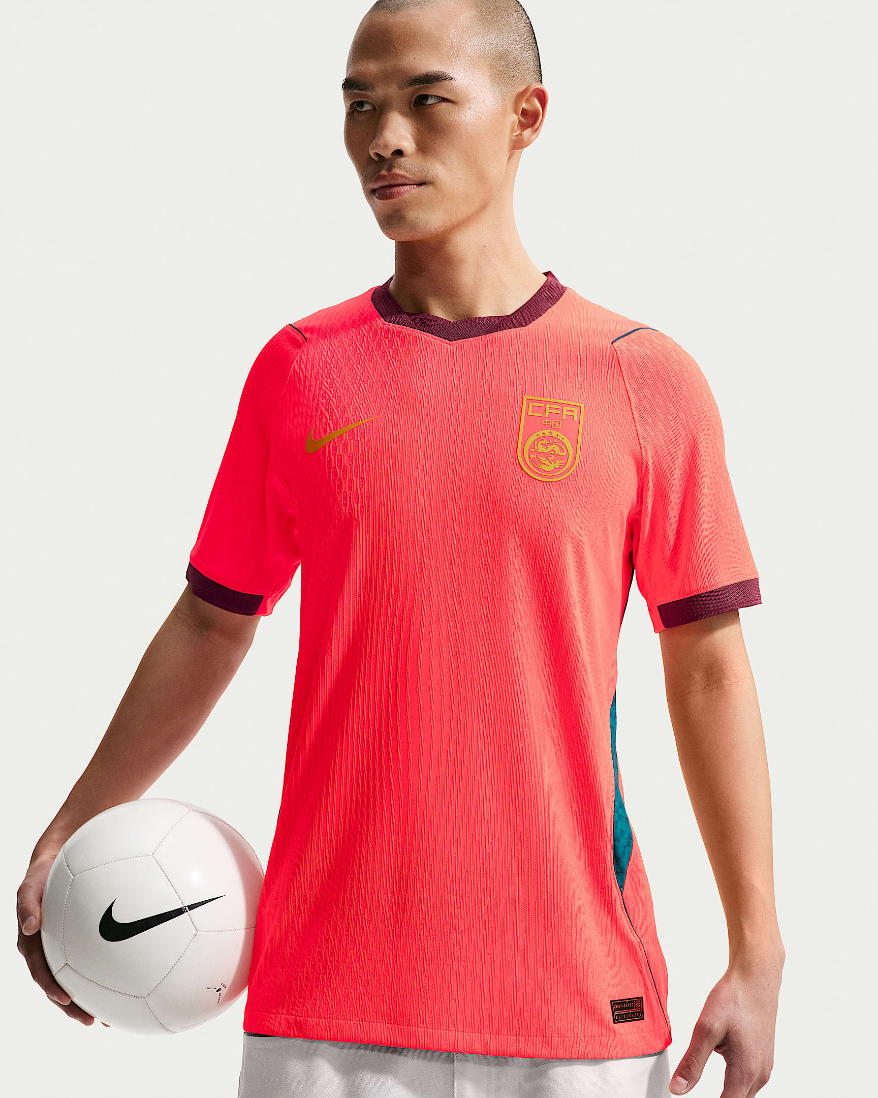 2026 赛季中国队主场球员版 Nike Aero-FIT 男子足球球衣 - 亮深红/队红/暗宝蓝/赭黄