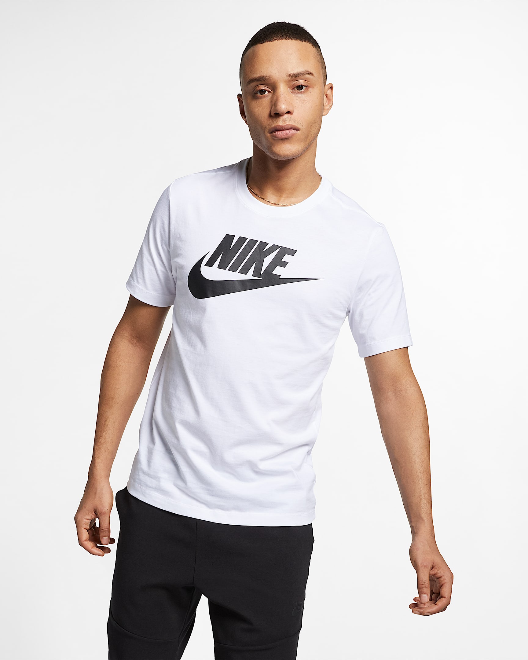 Nike Sportswear 男子短袖T恤 - 白色/黑