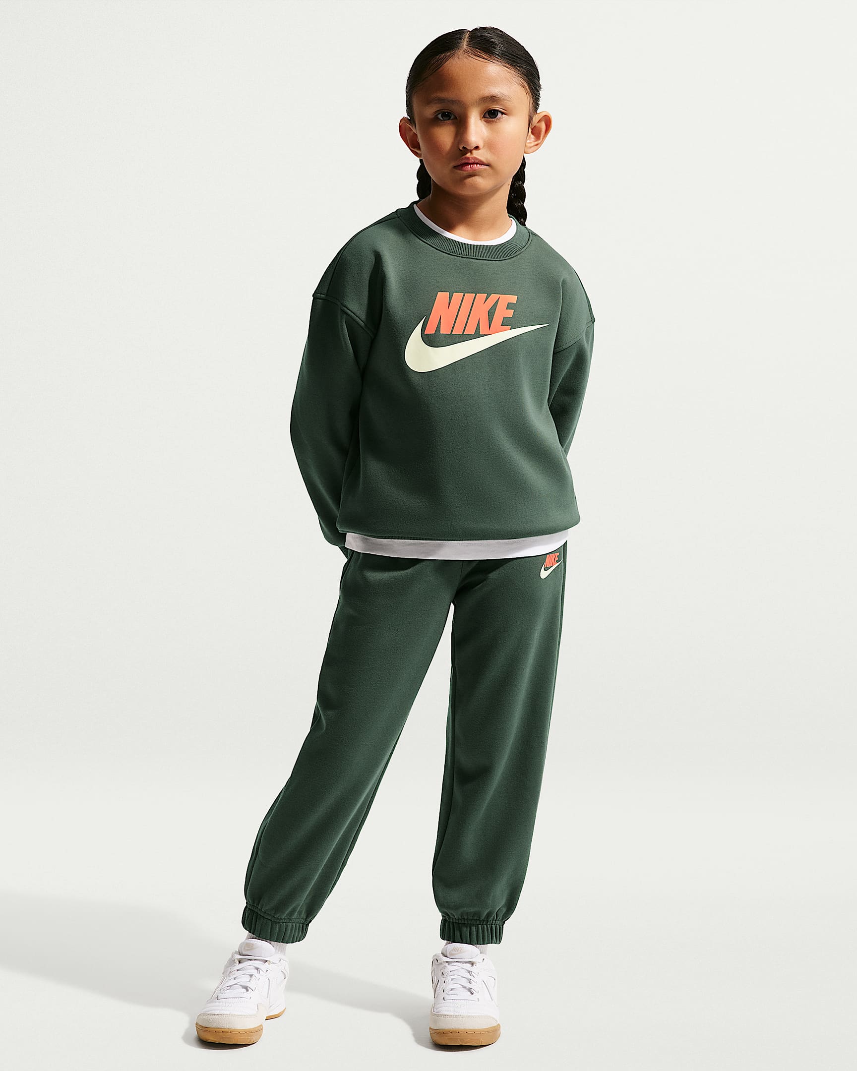 Nike 幼童柔软加绒圆领上衣和长裤套装 - 迷彩绿