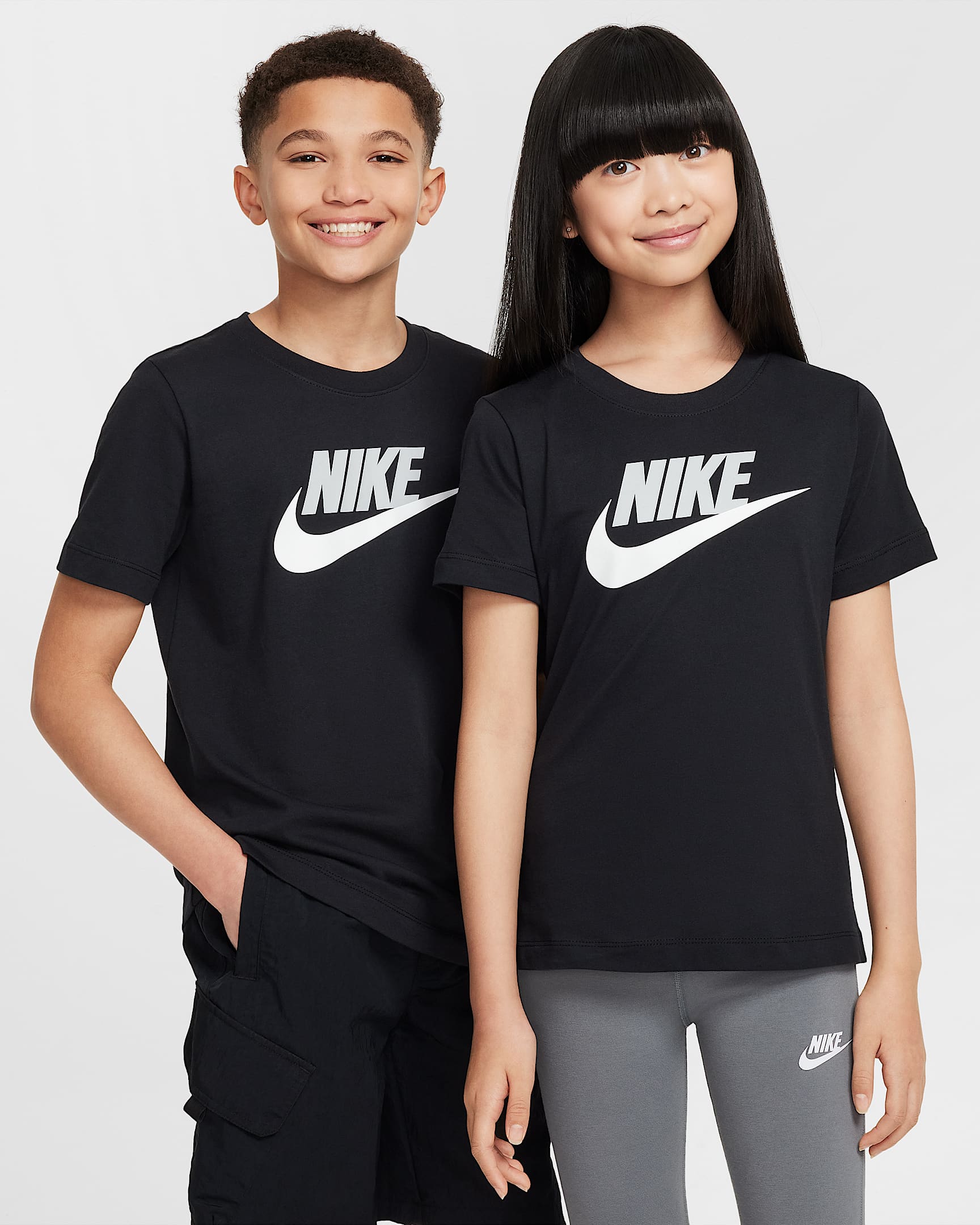 Nike Sportswear 大童T恤 - 黑