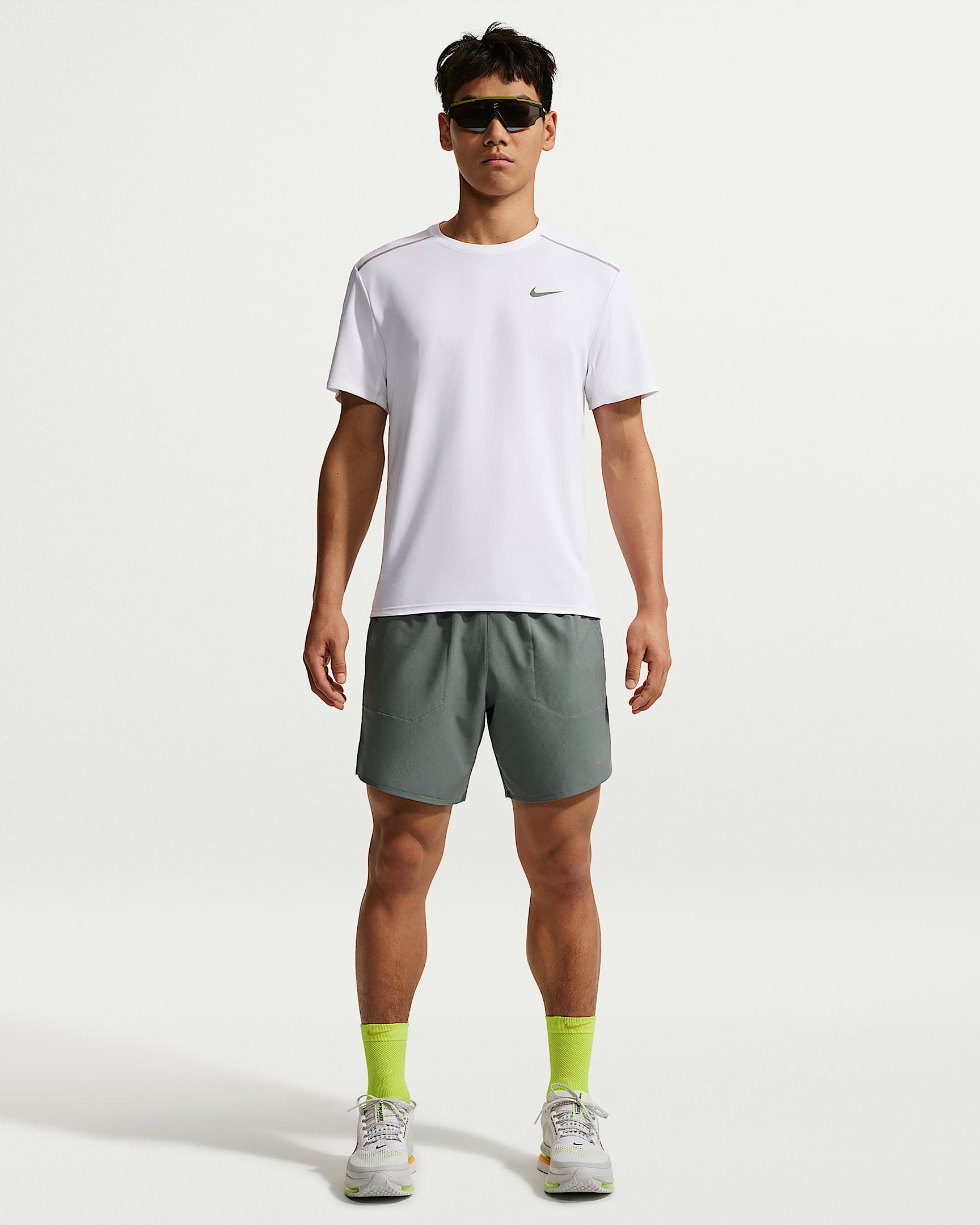 Nike Stride Dri-FIT 男子速干二合一跑步短裤 - 烟灰