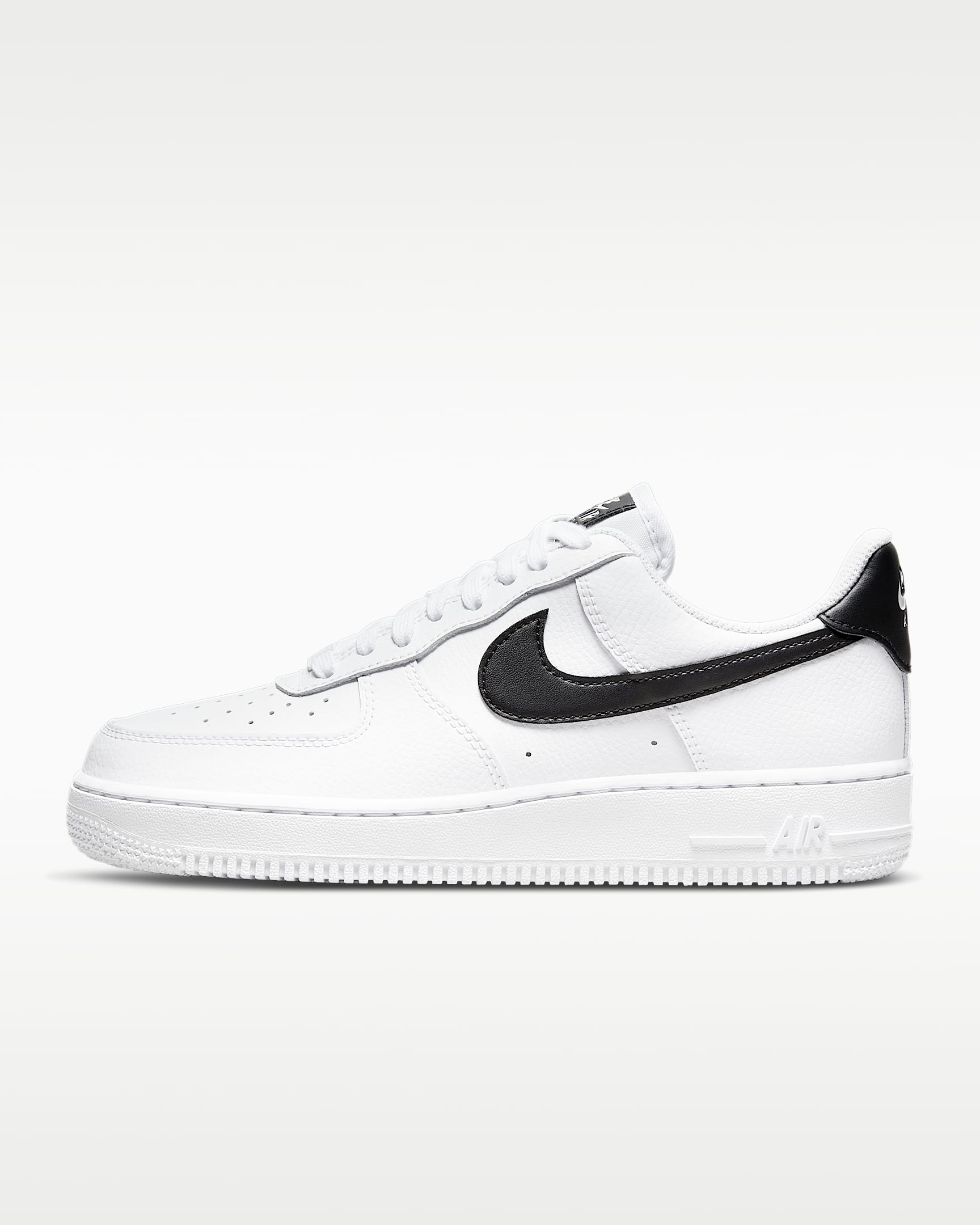 Nike Air Force 1 '07 女子空军一号运动鞋 - 白色/白色/白色/黑