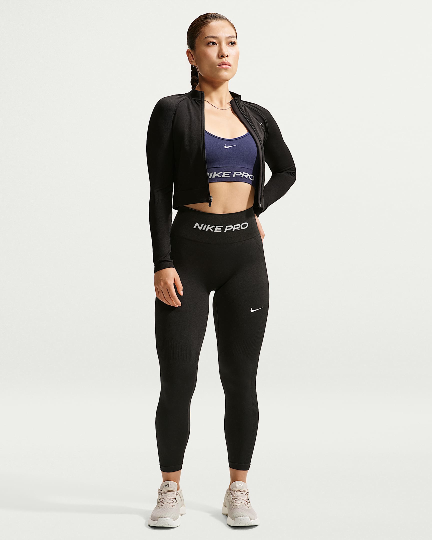Nike Pro 女子速干训练高腰九分紧身裤 - 黑/白色