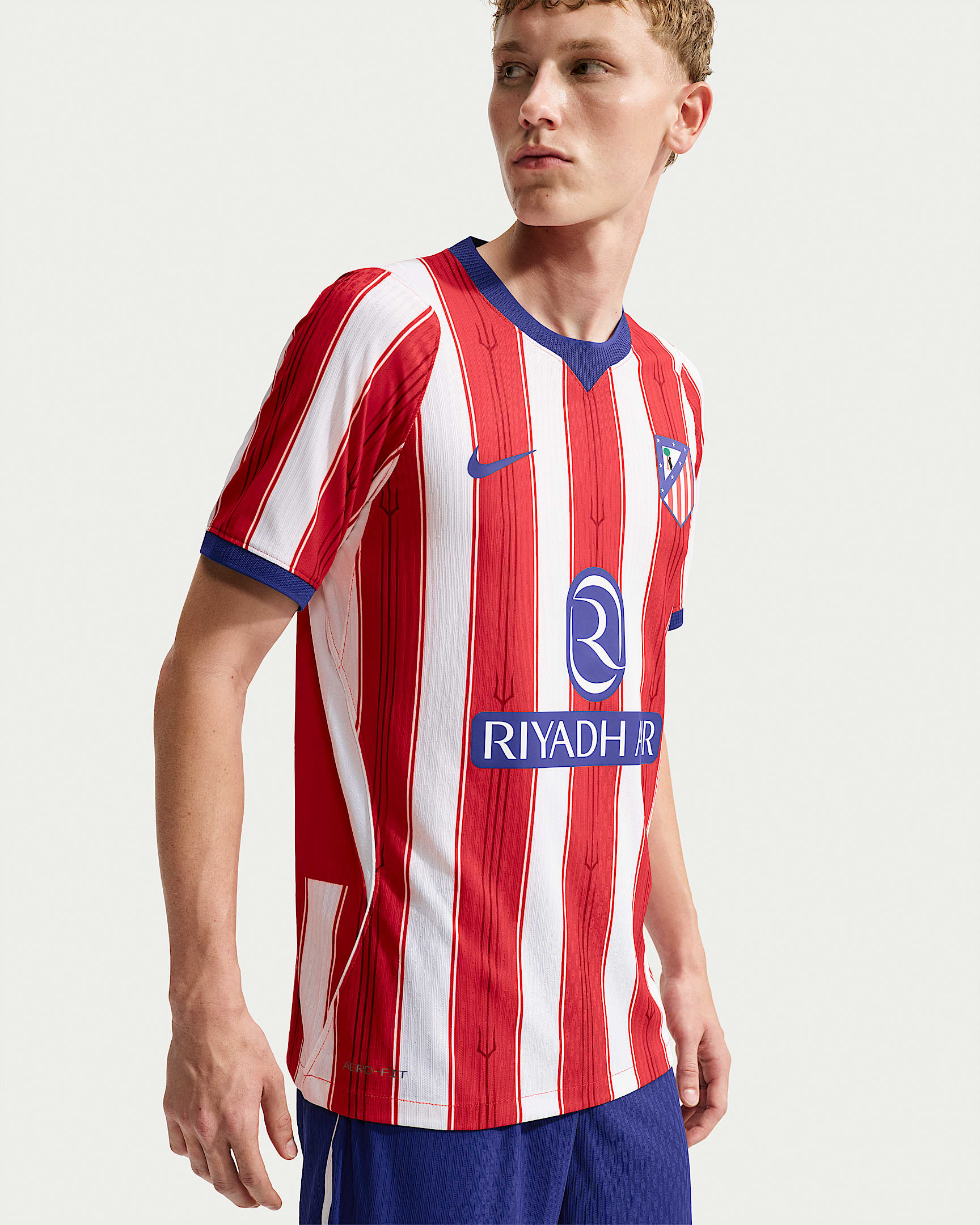 2026/27 赛季马德里竞技主场球员版 Nike Aero-FIT 男子短袖足球球衣 - 白色/大学红/深宝蓝/深宝蓝