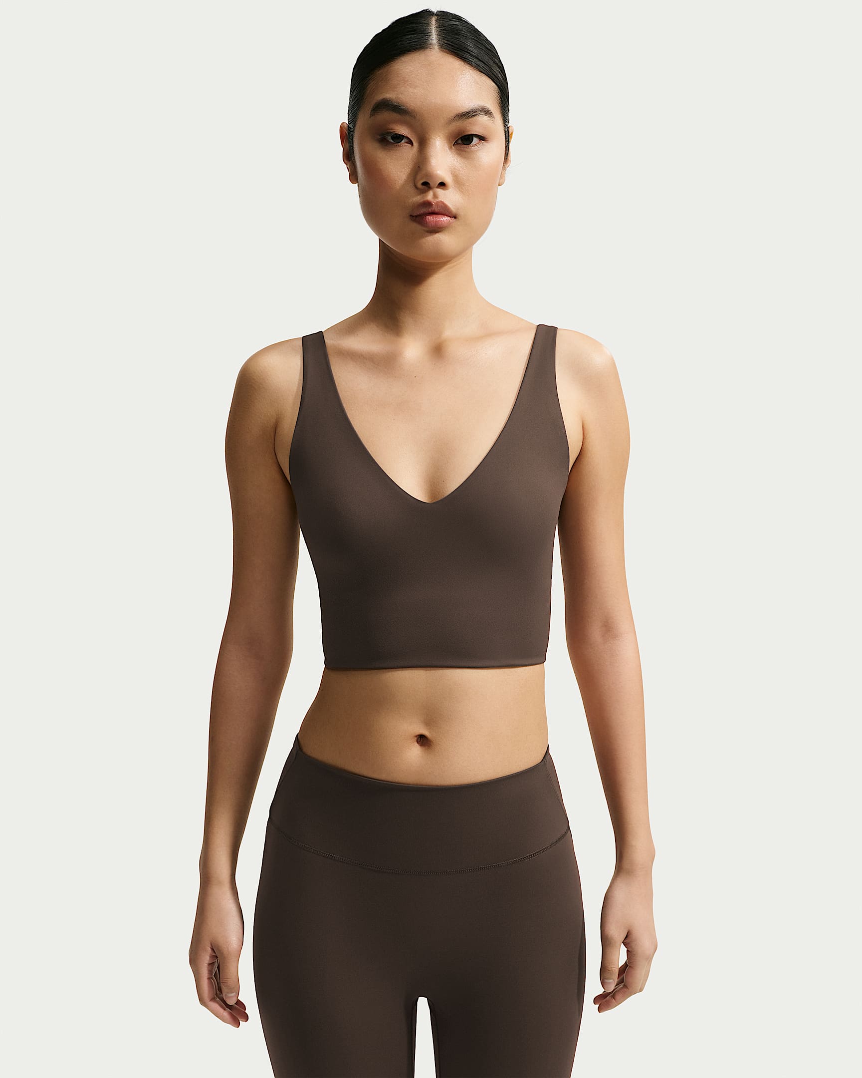 NikeSKIMS Matte 女子速干 V 领长款运动内衣 - NSKM Dark Sepia/NSKM Dark Sepia