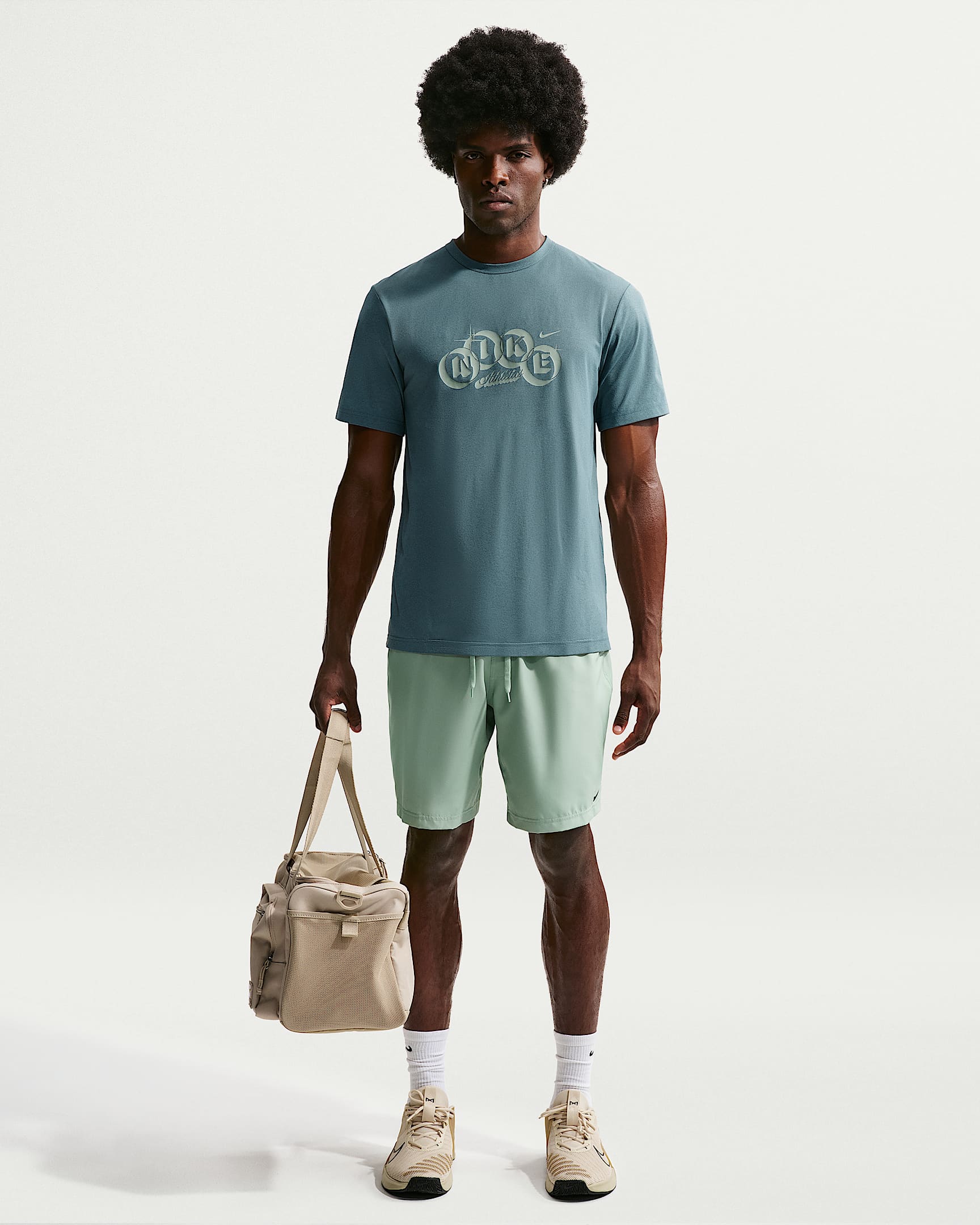 Nike Form Dri-FIT 男子速干百搭短裤（无衬裤） - 温和灰绿/黑