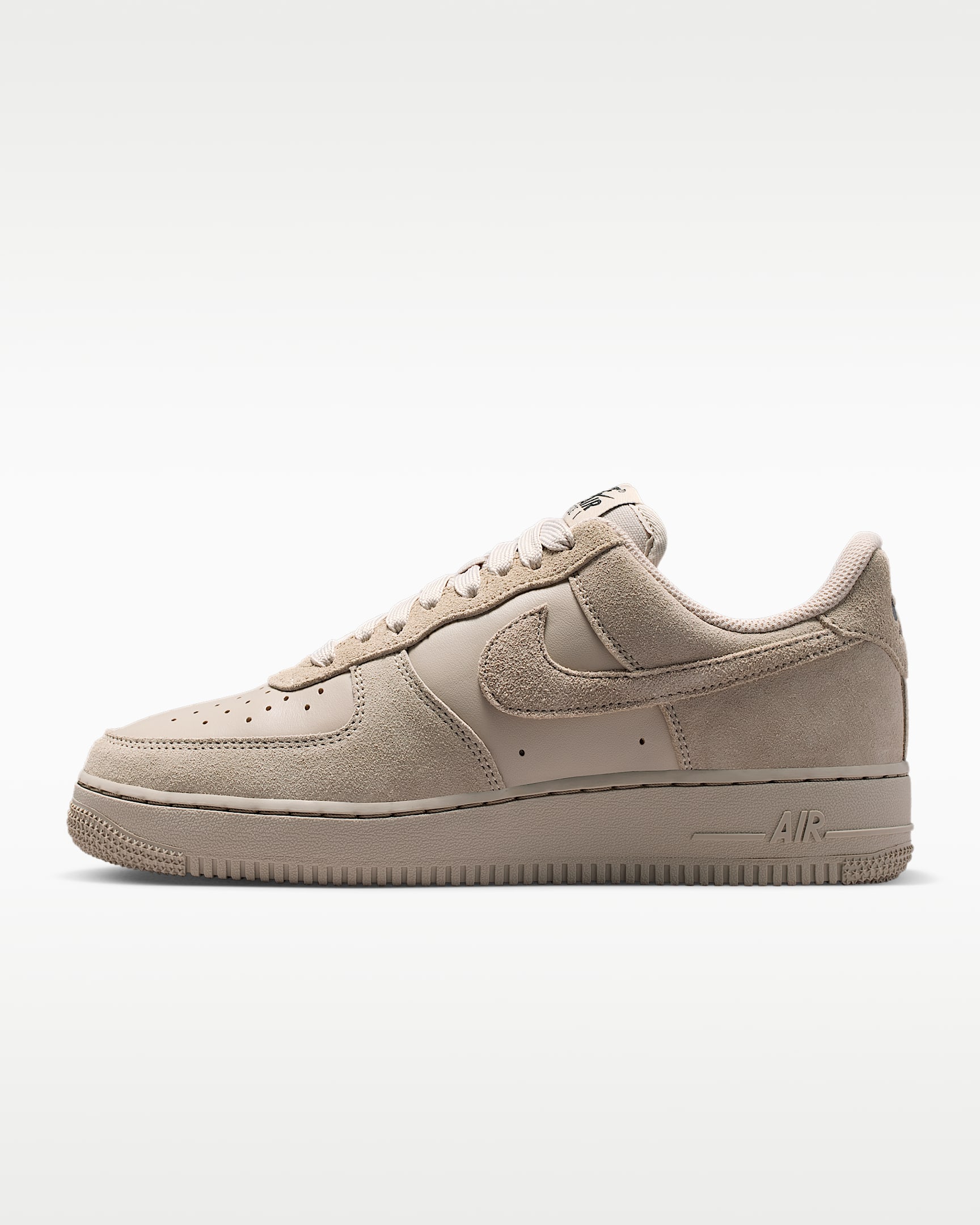Nike Air Force 1 '07 女子空军一号运动鞋 - 奶白 II/金属银/黑