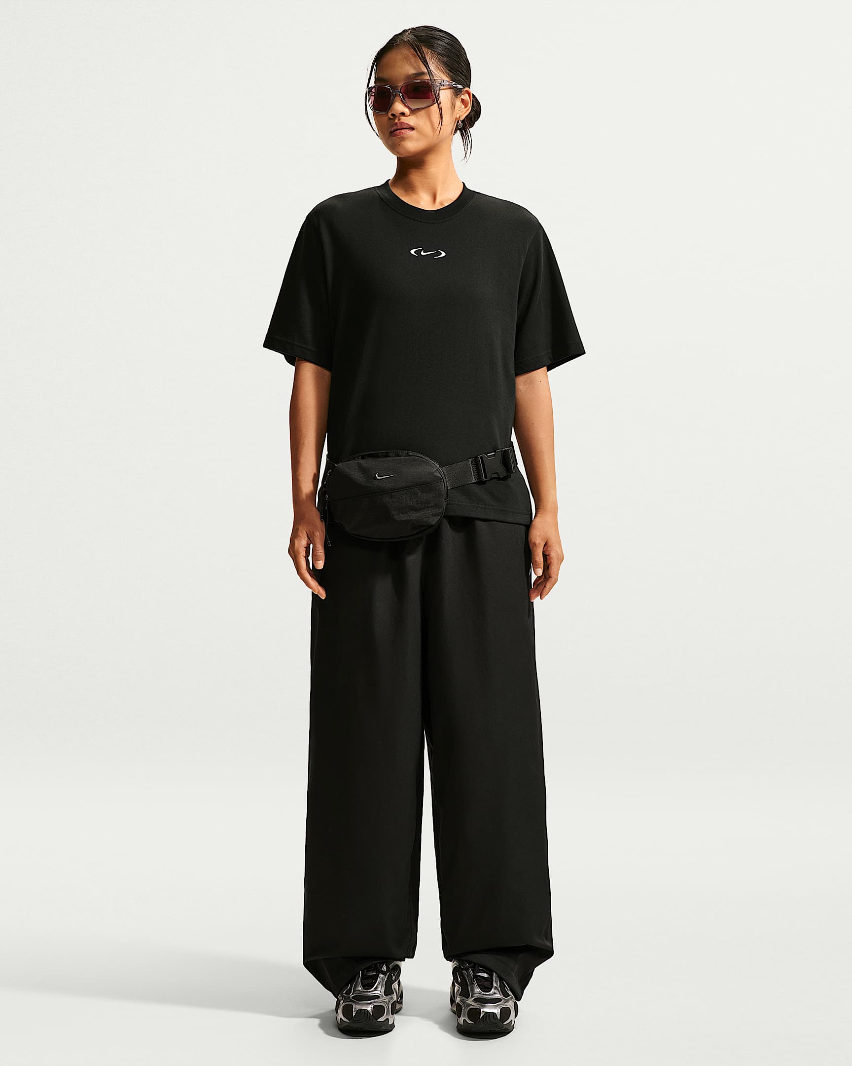 Nike Sportswear 女子宽松高腰运动裤 - 黑/黑/白色