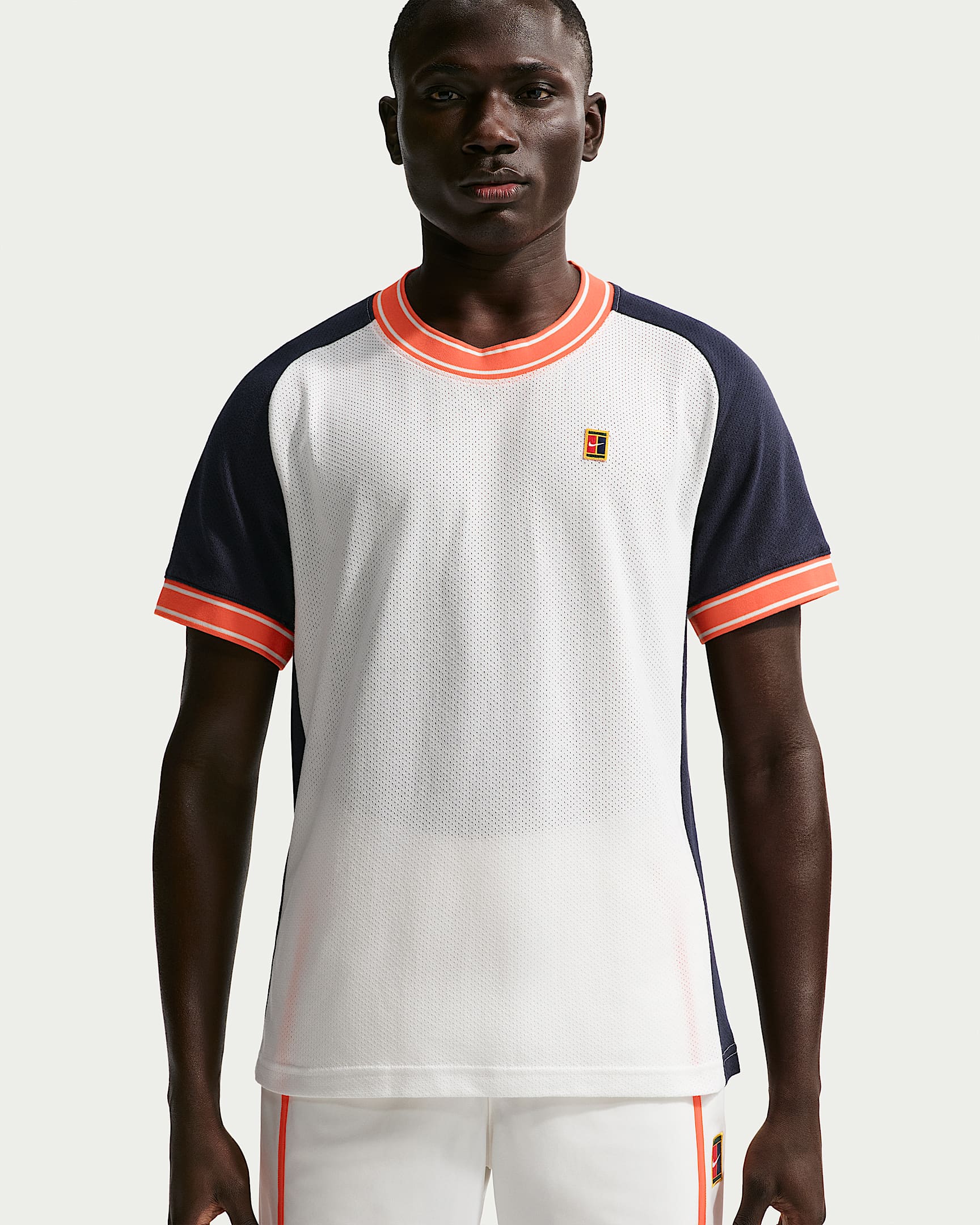 NikeCourt Heritage 男子短袖网球上衣 - 帆白/暗蓝黑