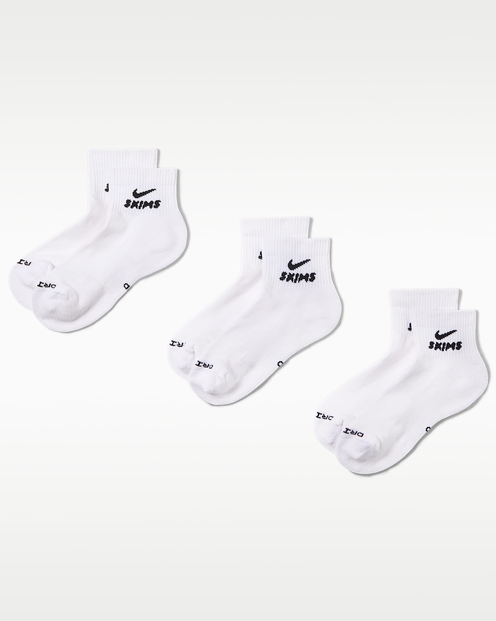 NikeSKIMS Dri-FIT 女子速干运动短袜（3 双） - 多色/NSKM Snow/NSKM Obsidian